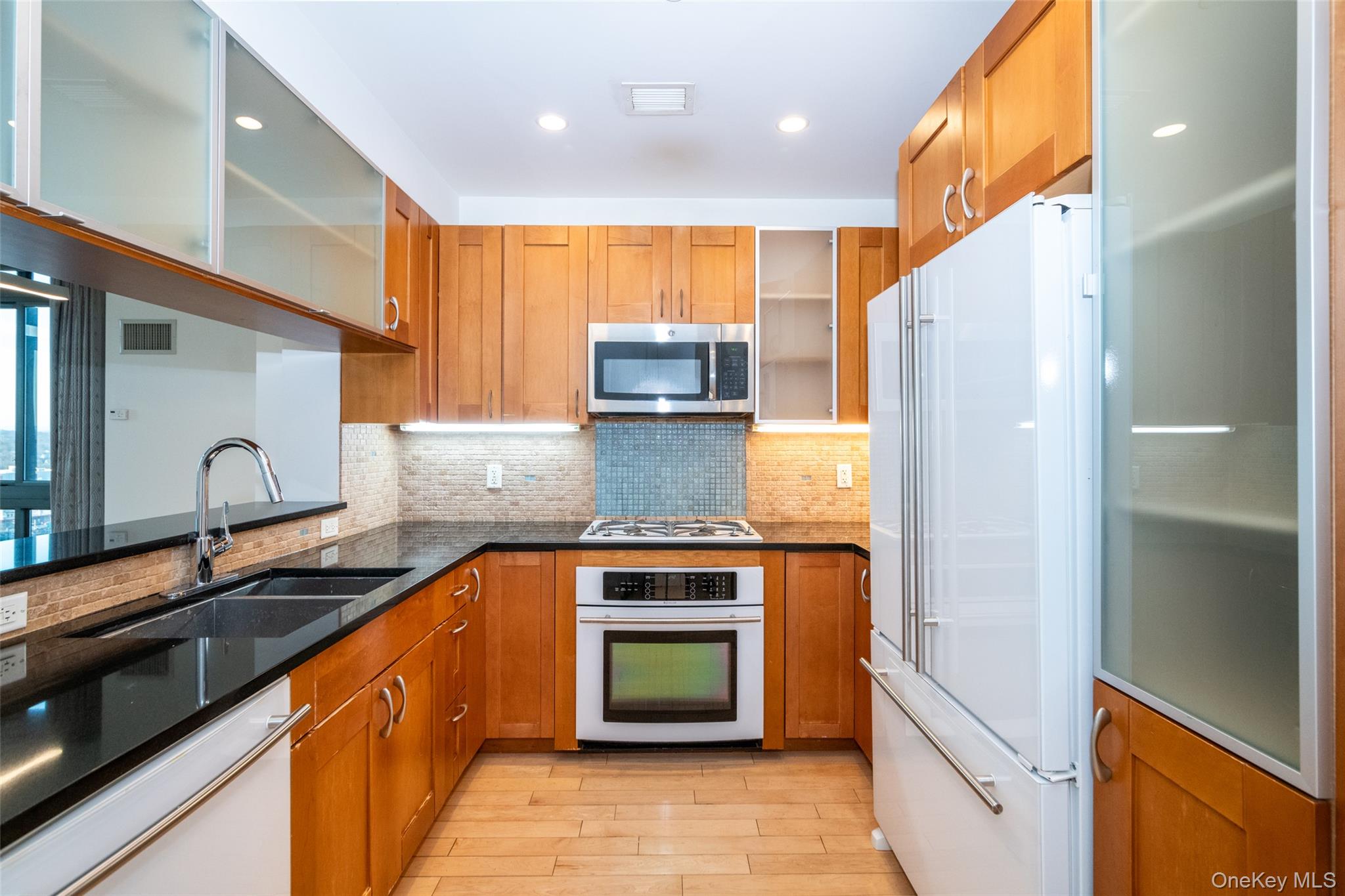 175 Huguenot Street # 1401, New Rochelle, NY 10801