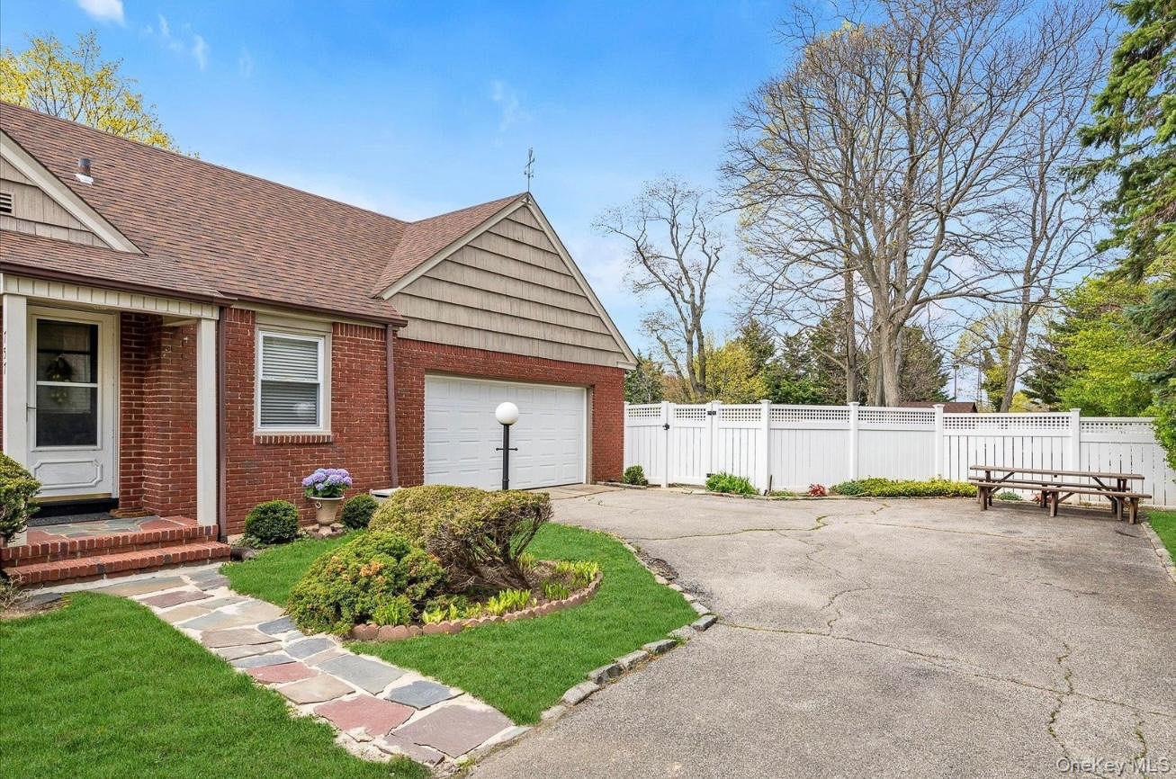 757 Bixby Drive, Baldwin, NY 11510