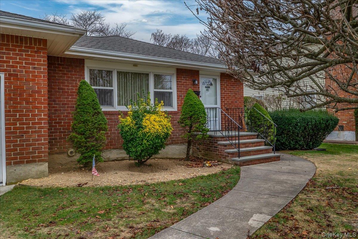 41 Meade Avenue, Bethpage, NY 11714