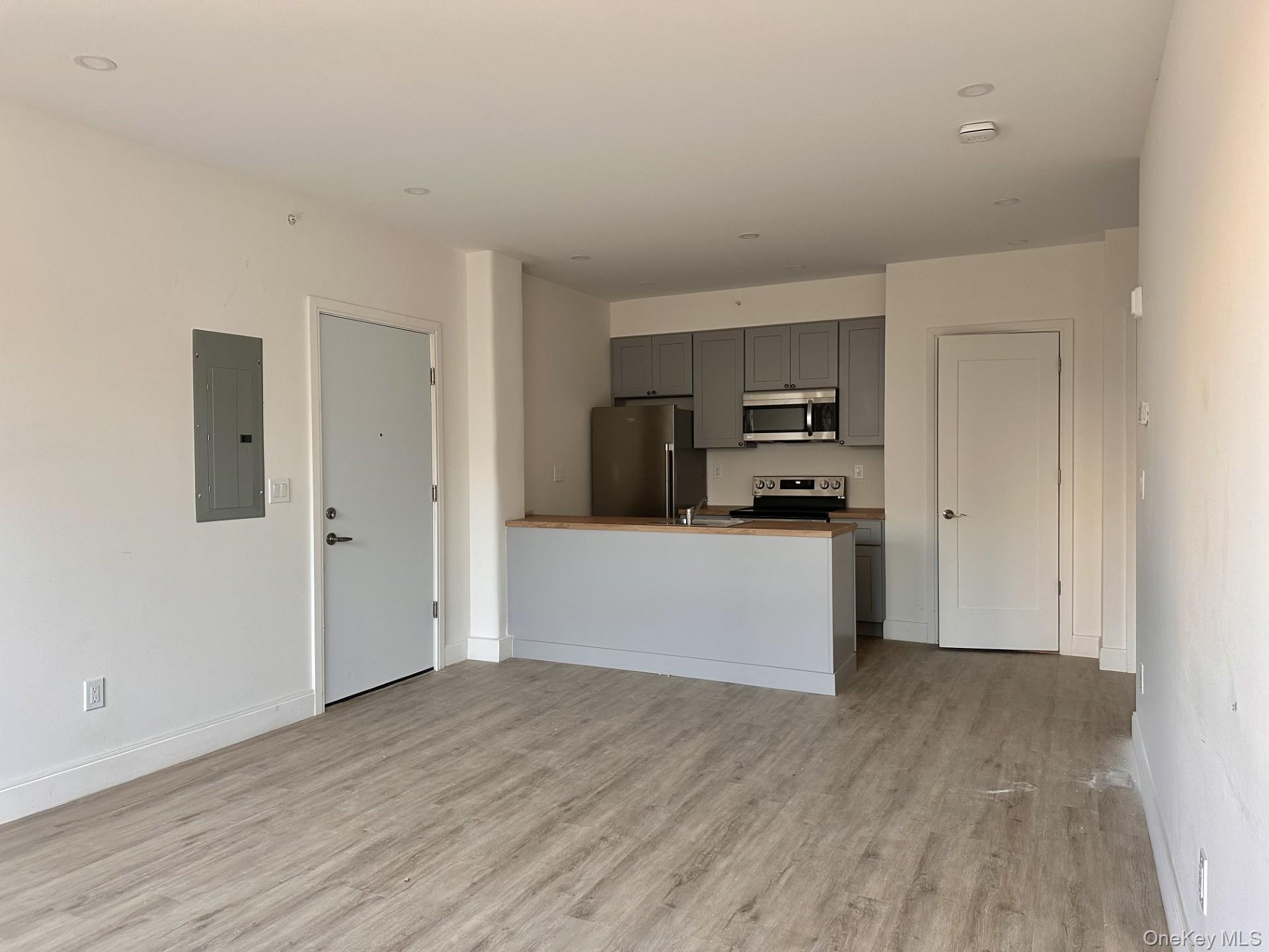 362 W MERRICK Road # 106, Valley Stream, NY 11580