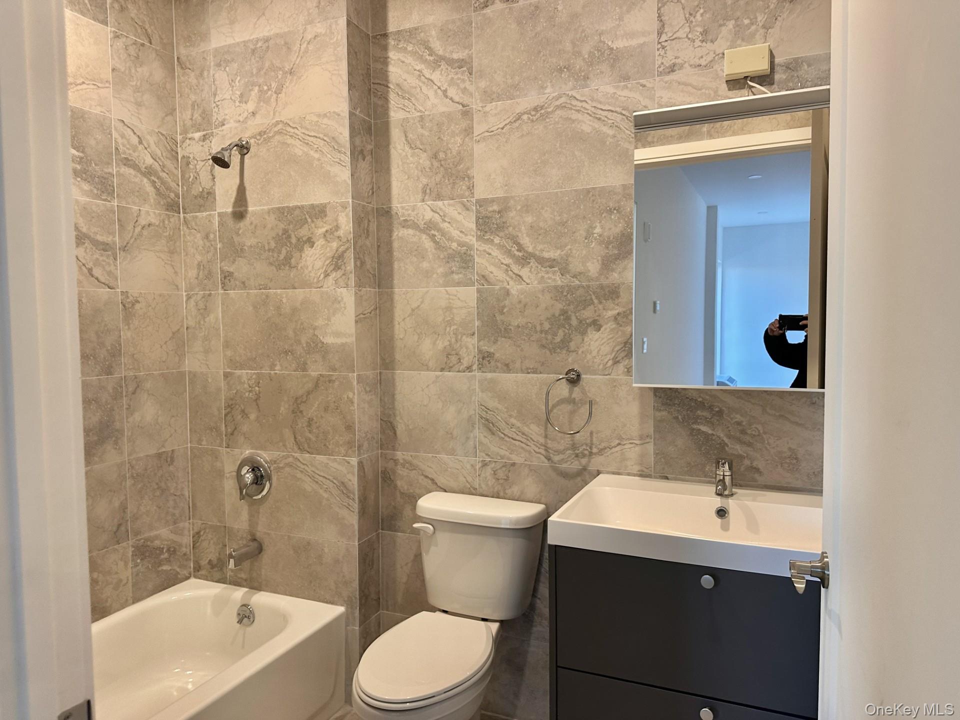 362 W MERRICK Road # 206, Valley Stream, NY 11580