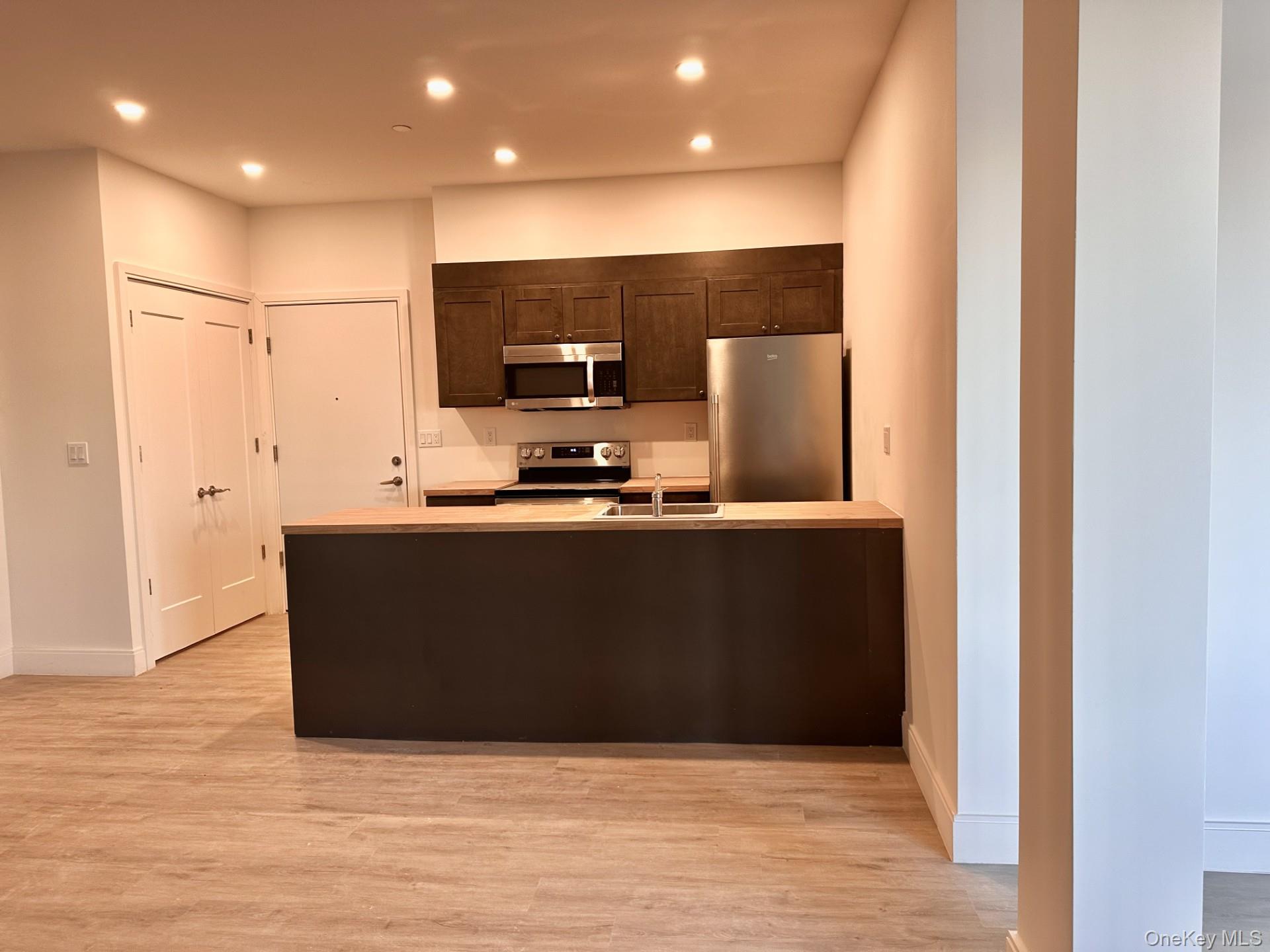 362 W MERRICK Road # 206, Valley Stream, NY 11580