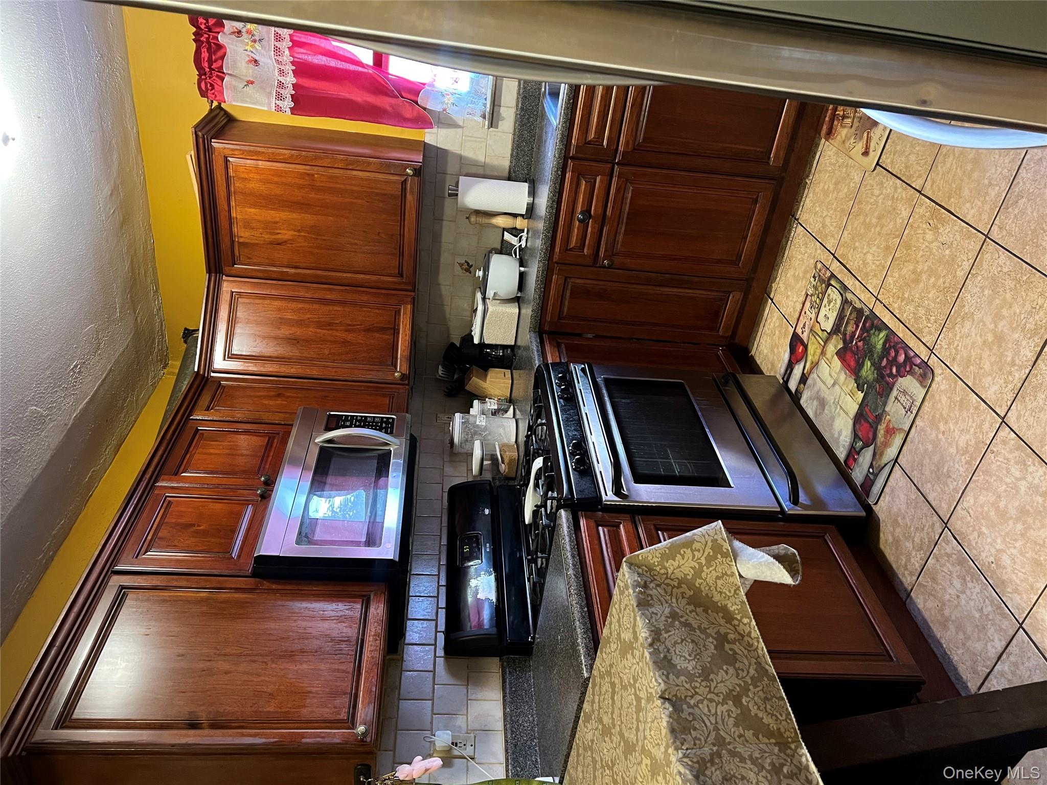 1461 E 233rd Street, Bronx, NY 10466