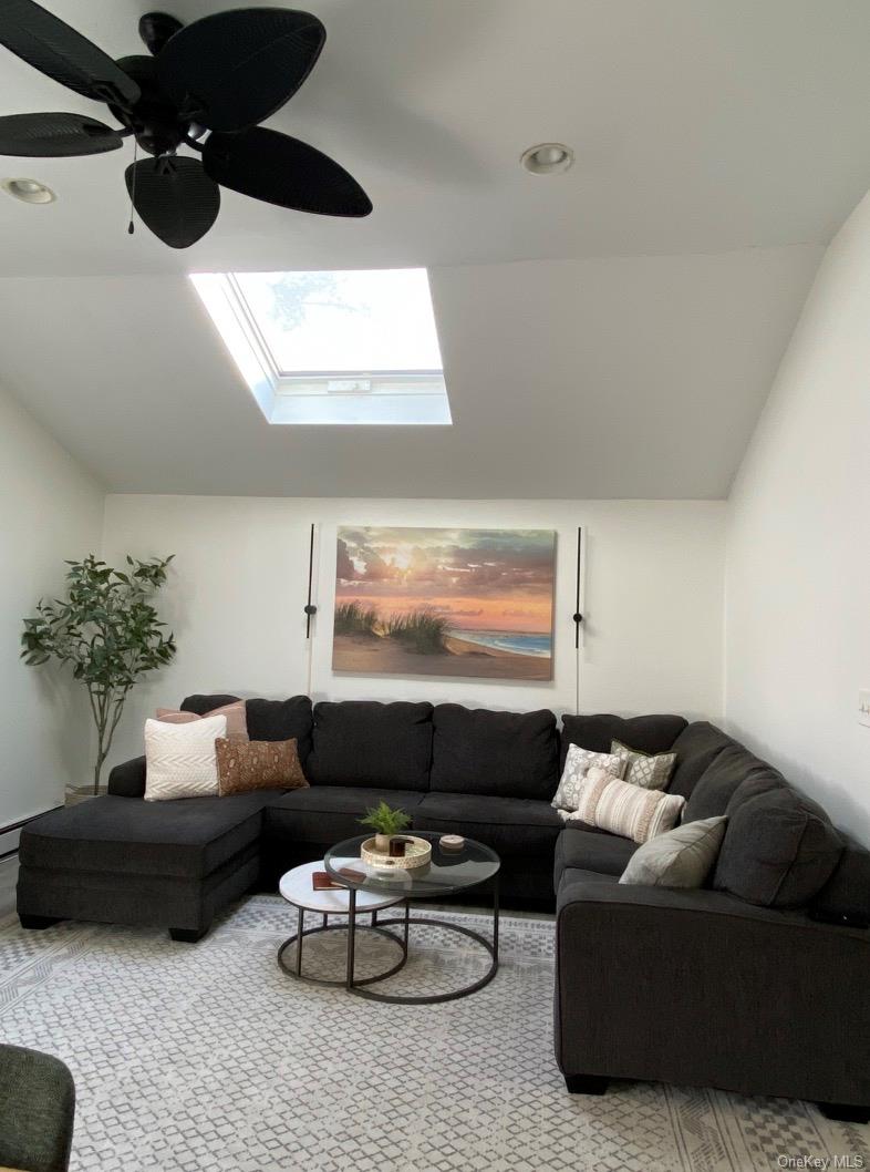 Farmingville, NY 11738