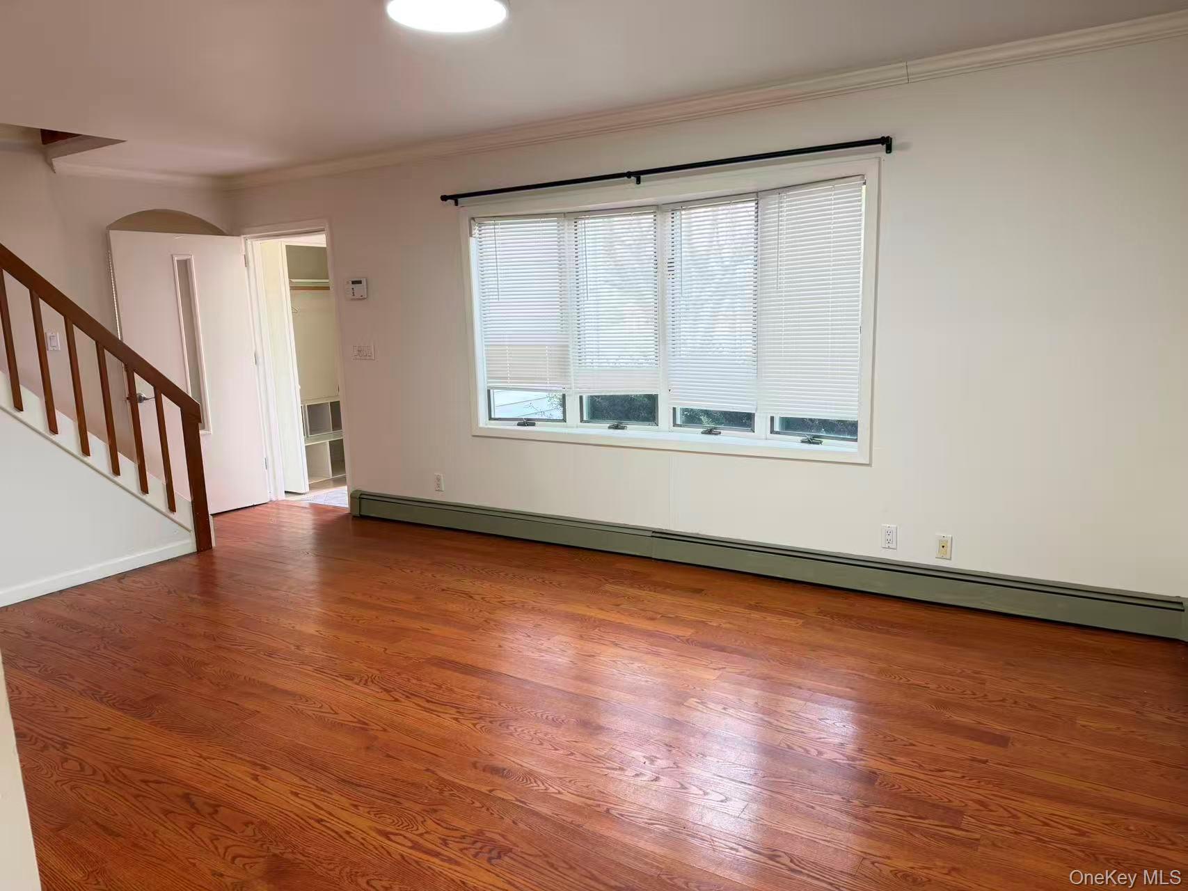 10 The Spur, Syosset, NY 11791