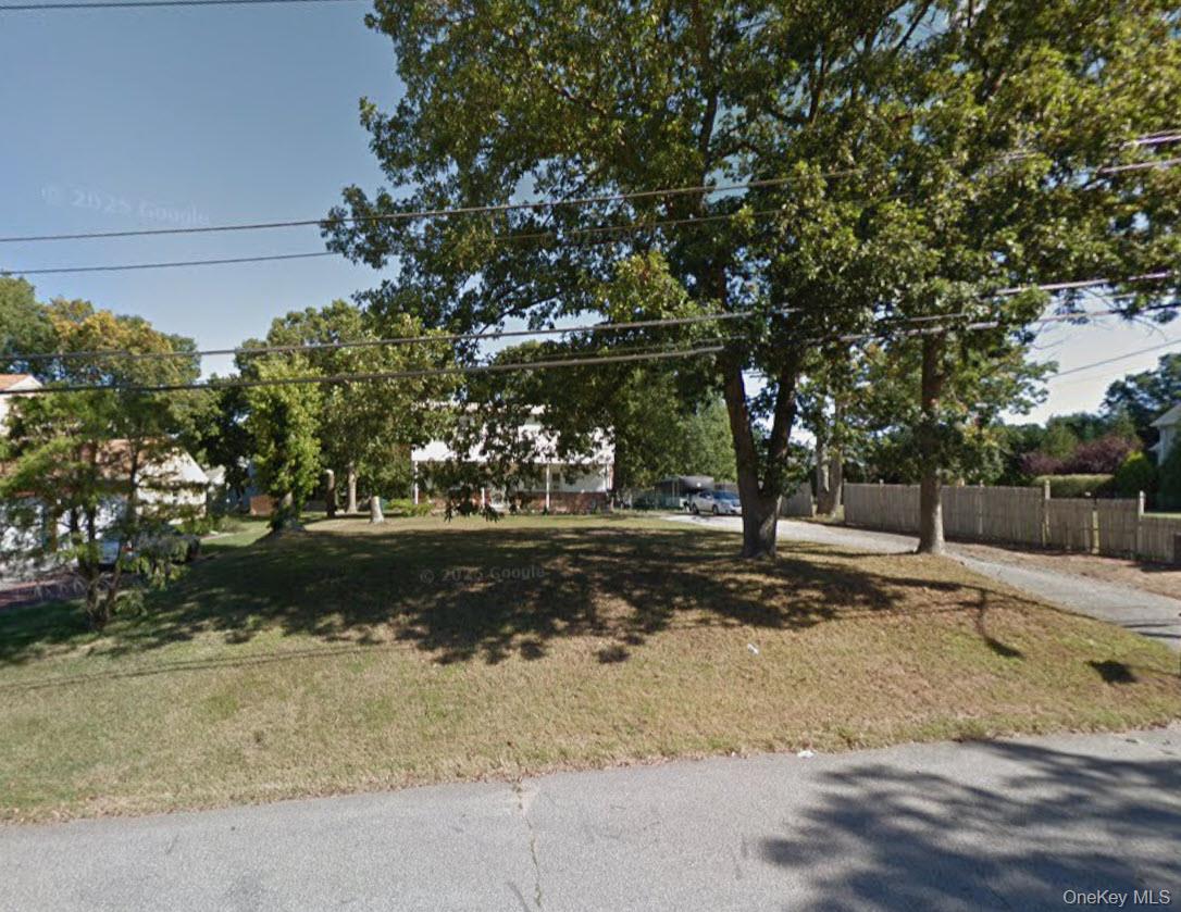 25 Grossman Street, Melville, NY 11747