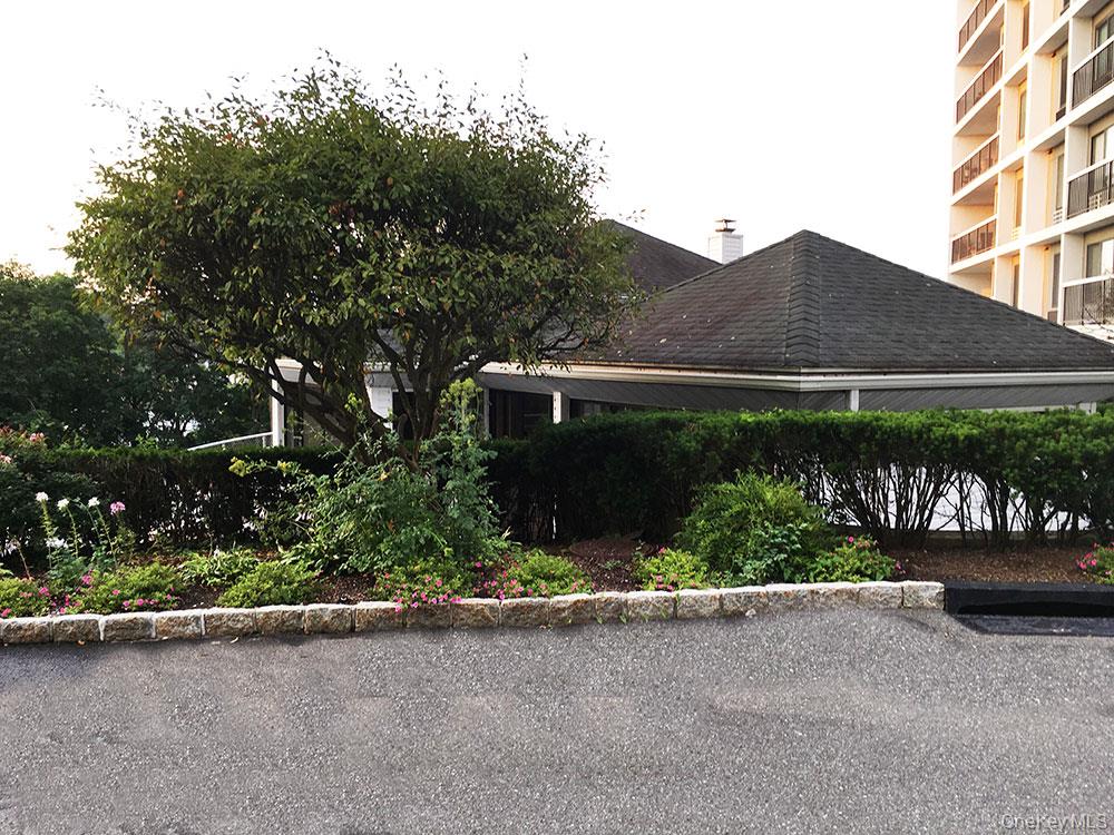 400 High Point Drive # PH5, Hartsdale, NY 10530
