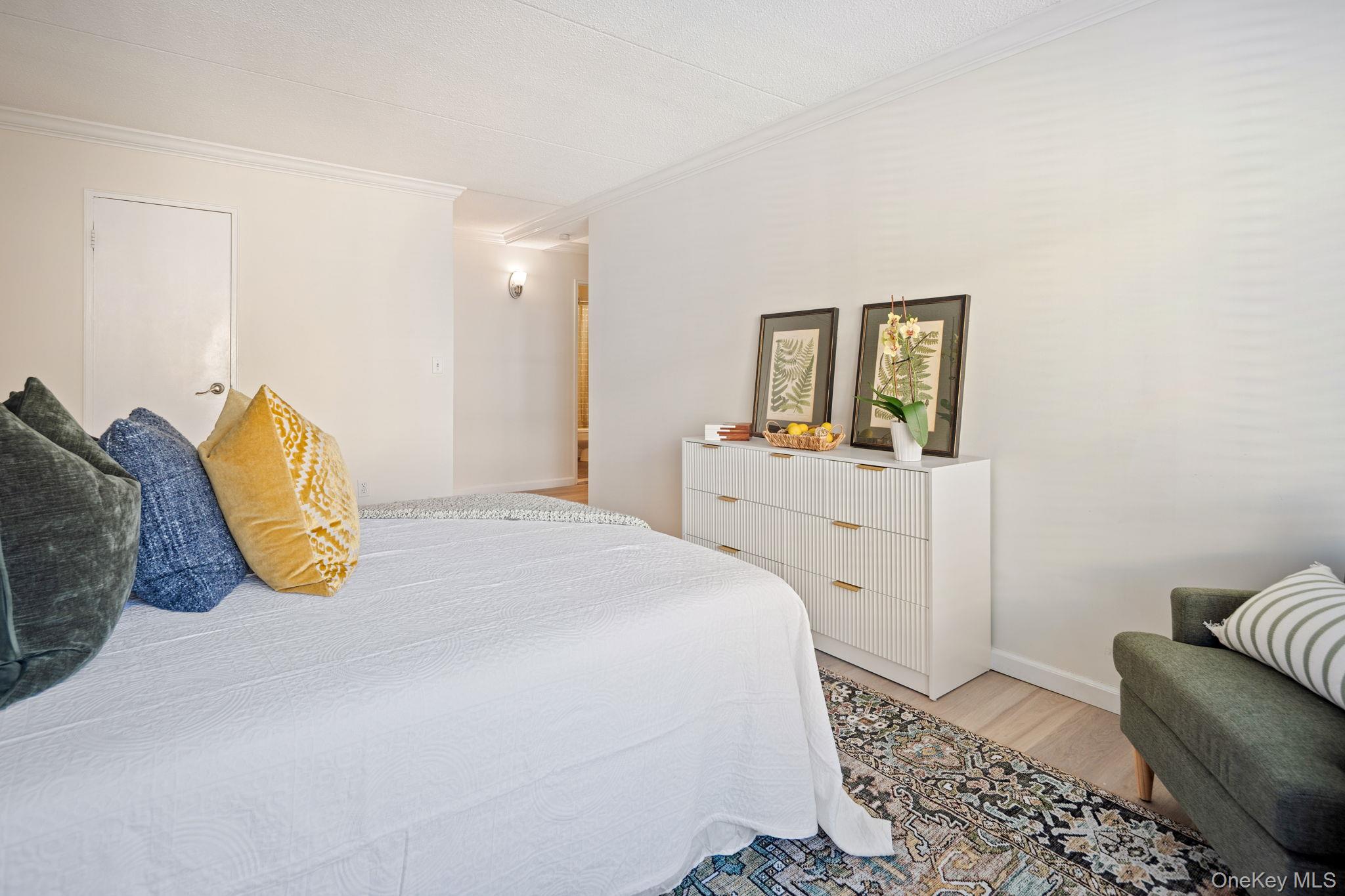 400 High Point Drive # PH5, Hartsdale, NY 10530