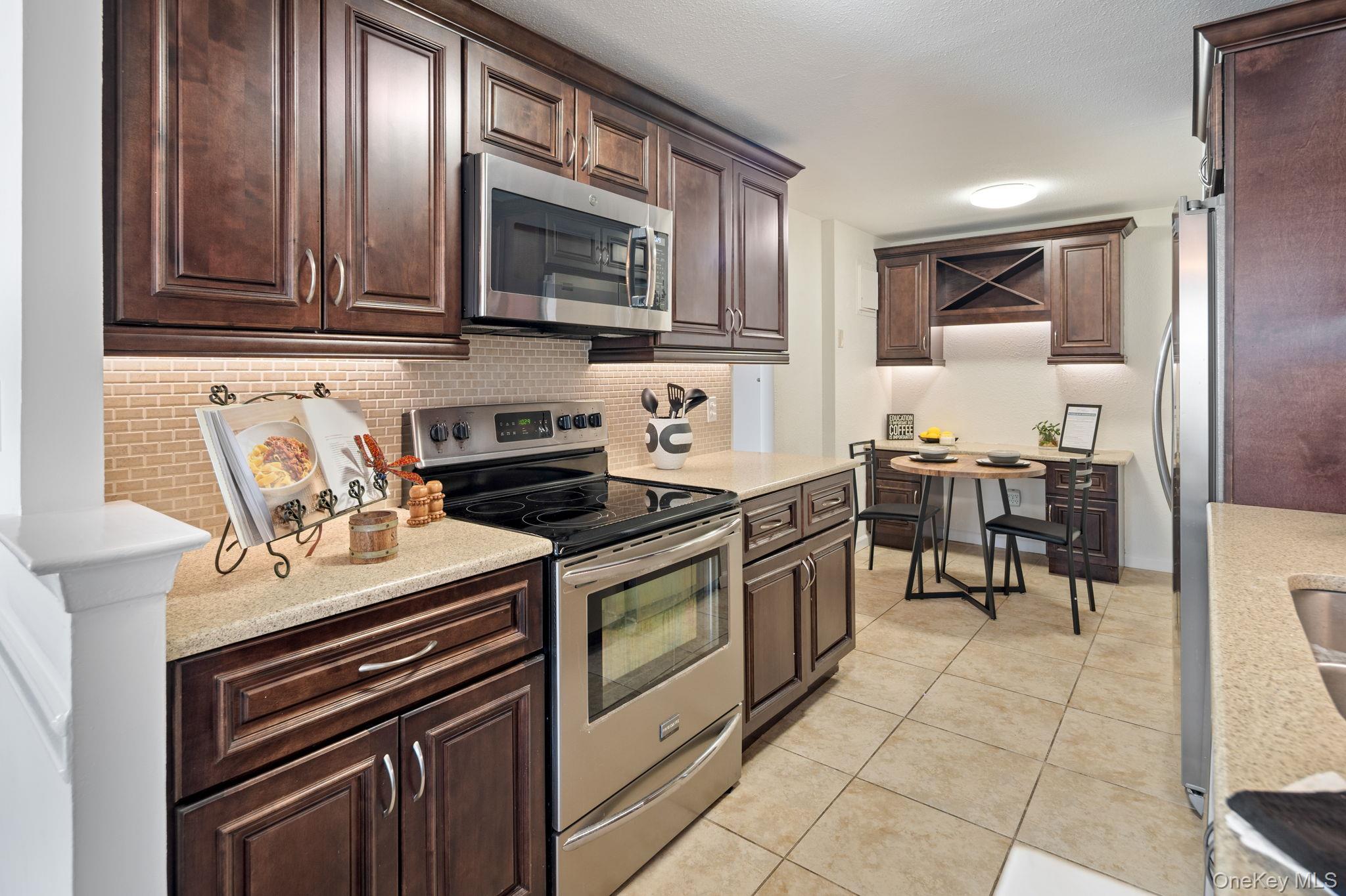 400 High Point Drive # PH5, Hartsdale, NY 10530