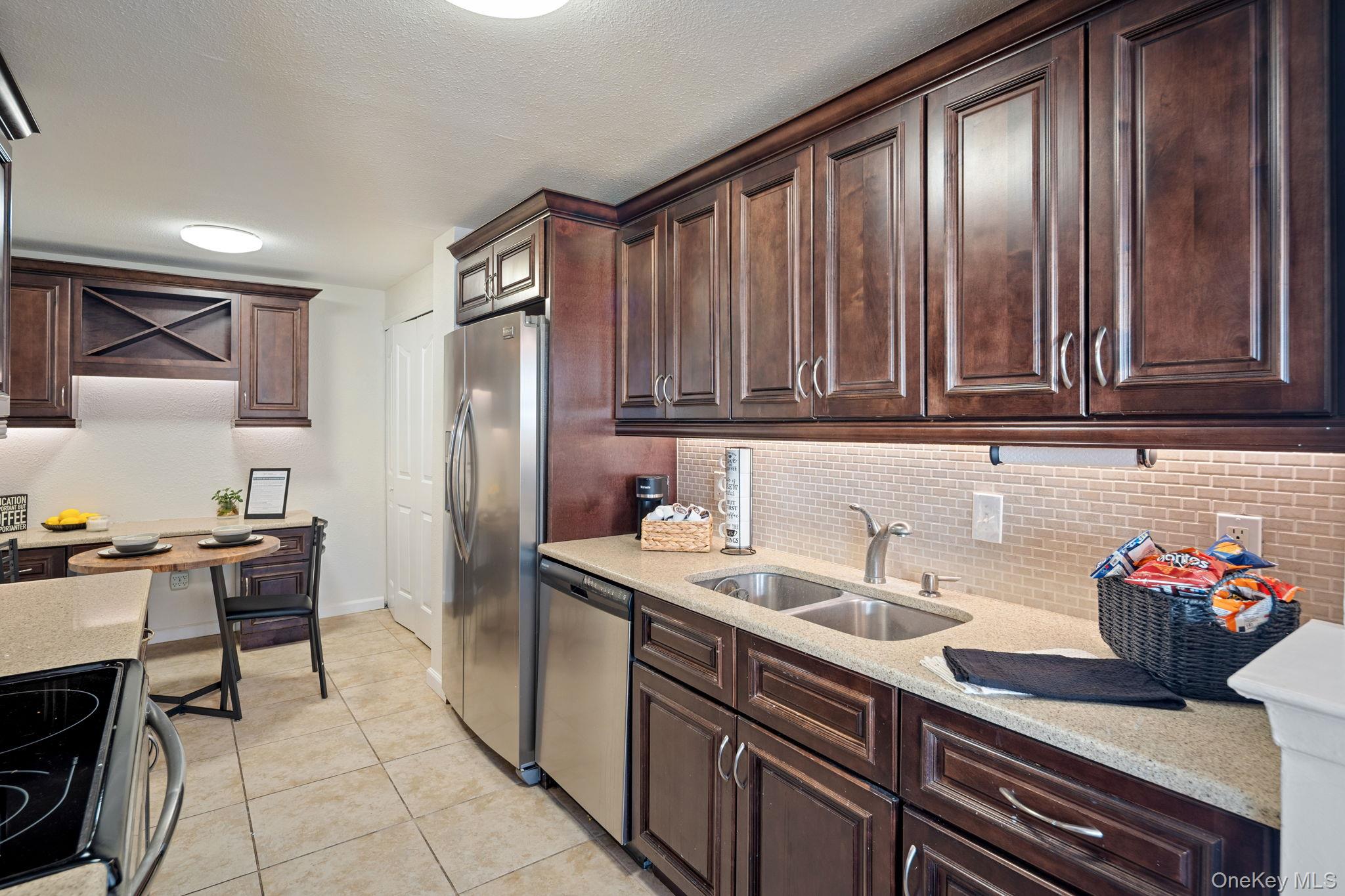 400 High Point Drive # PH5, Hartsdale, NY 10530