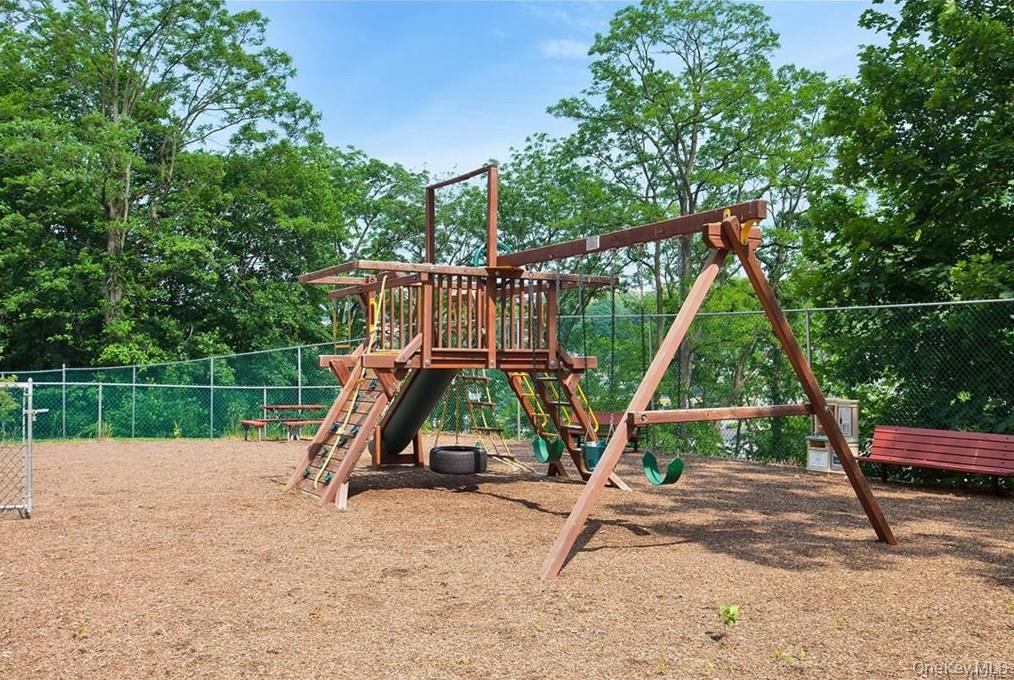 400 High Point Drive # PH5, Hartsdale, NY 10530