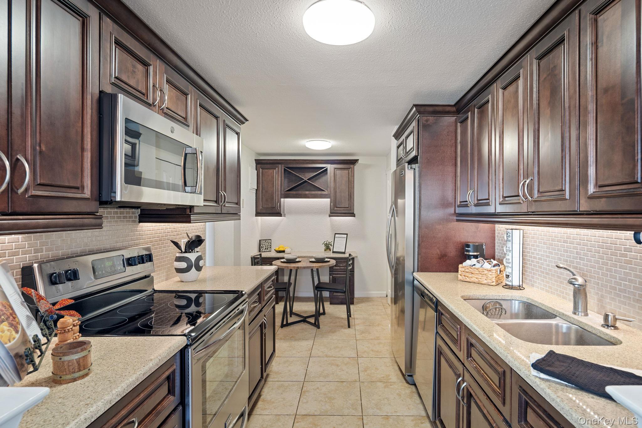 400 High Point Drive # PH5, Hartsdale, NY 10530