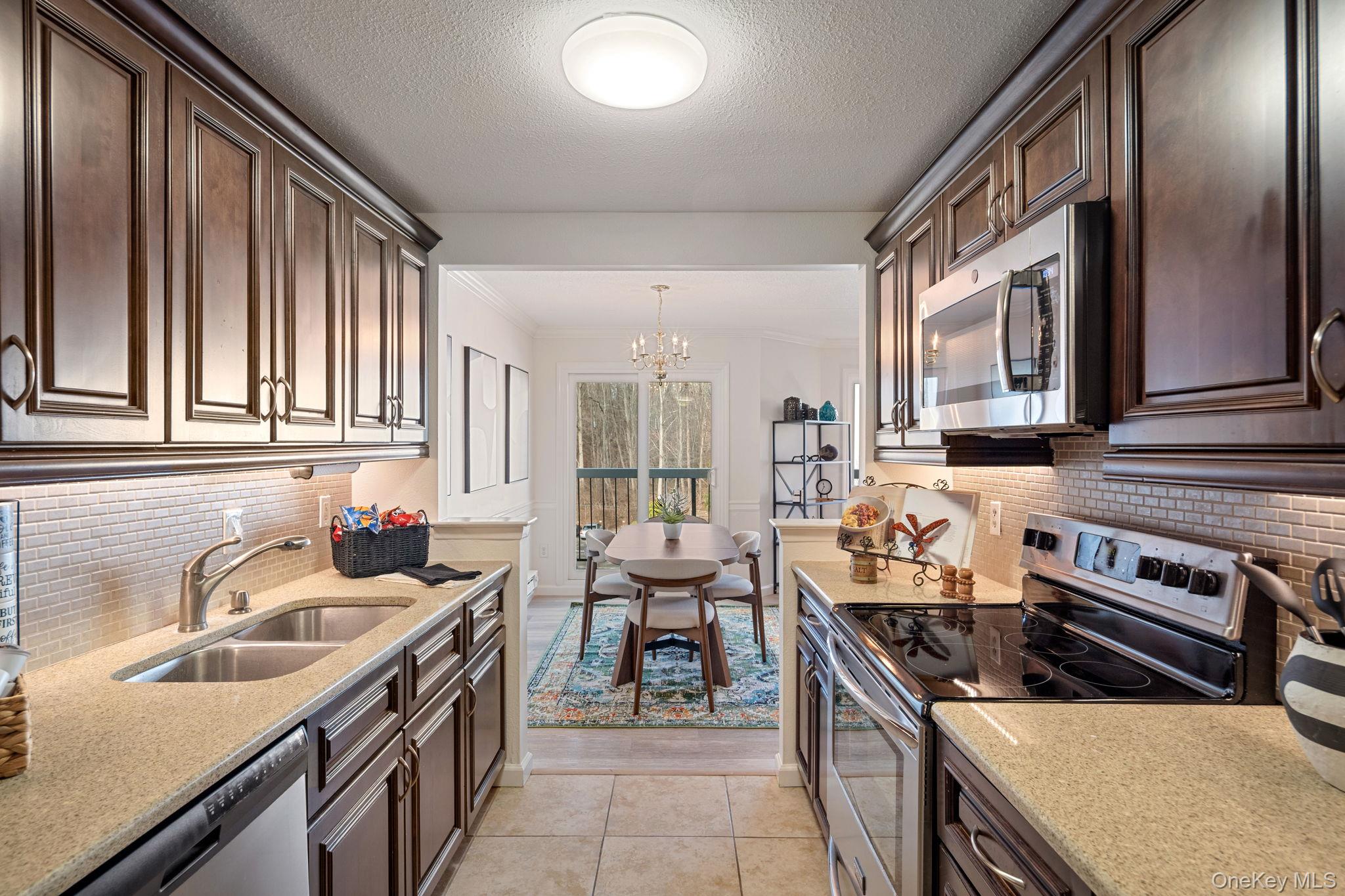 400 High Point Drive # PH5, Hartsdale, NY 10530