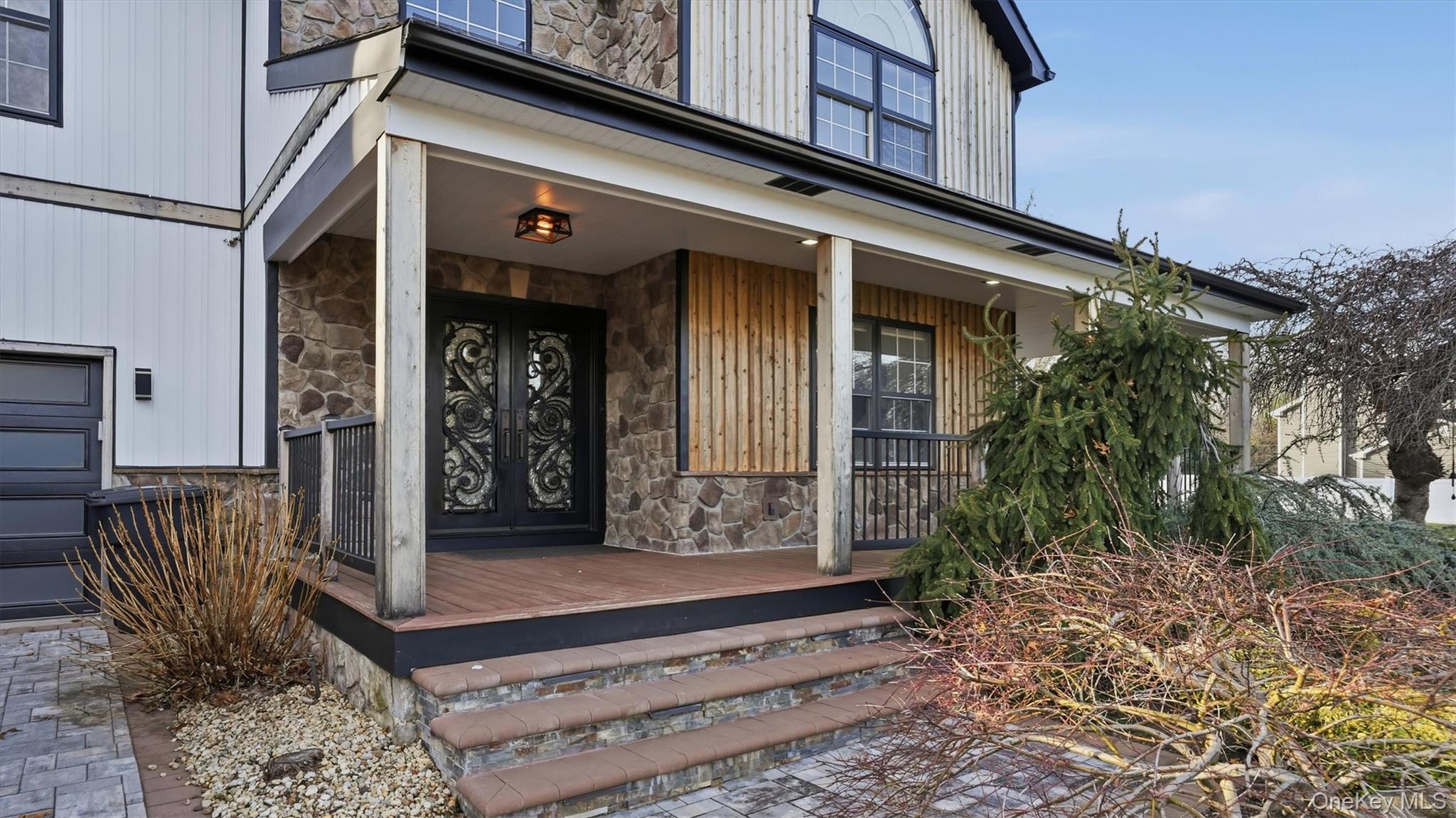 8 Hamilton Place, Lake Grove, NY 11755