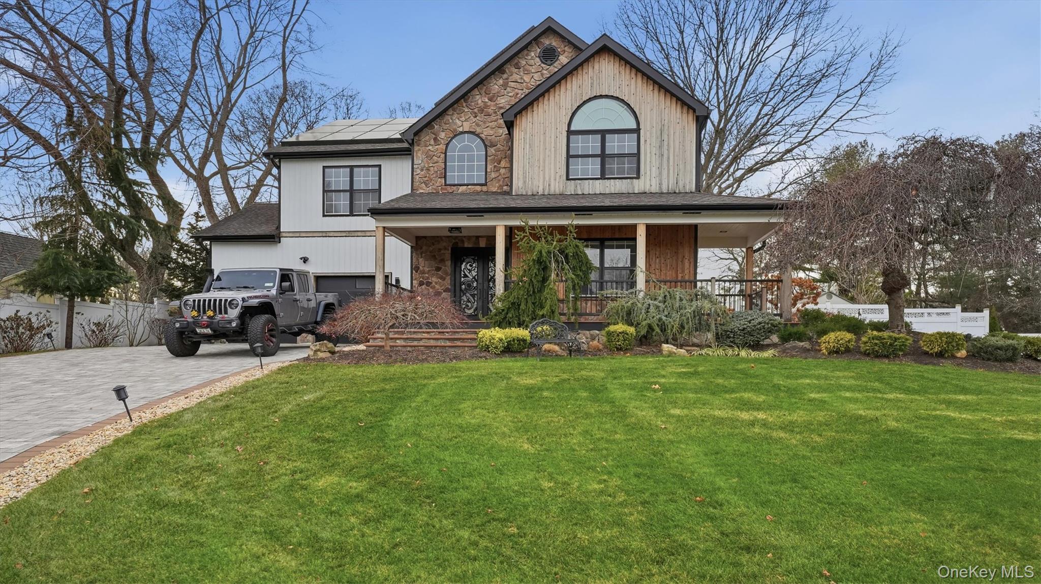 8 Hamilton Place, Lake Grove, NY 11755