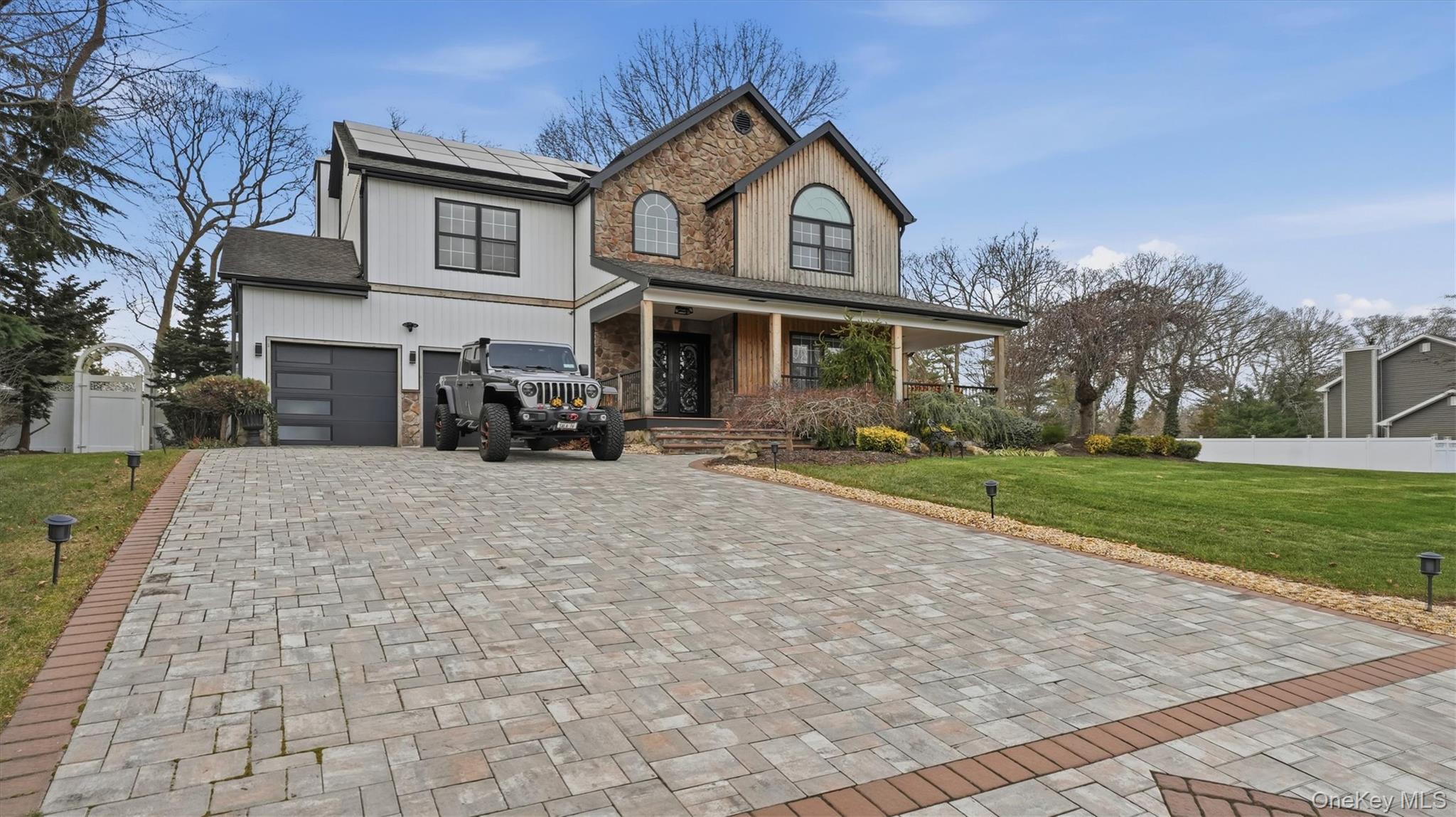 8 Hamilton Place, Lake Grove, NY 11755