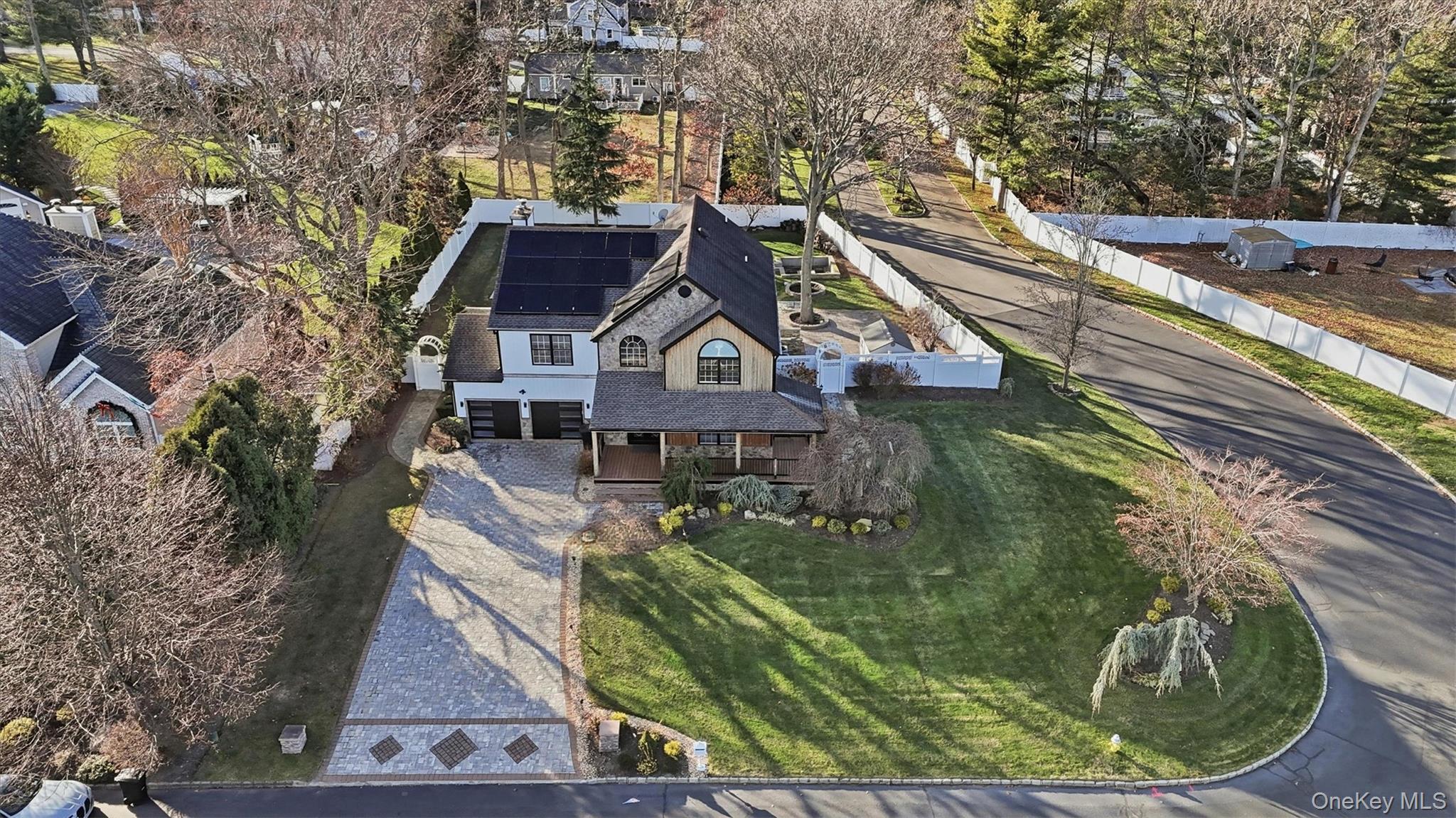 8 Hamilton Place, Lake Grove, NY 11755