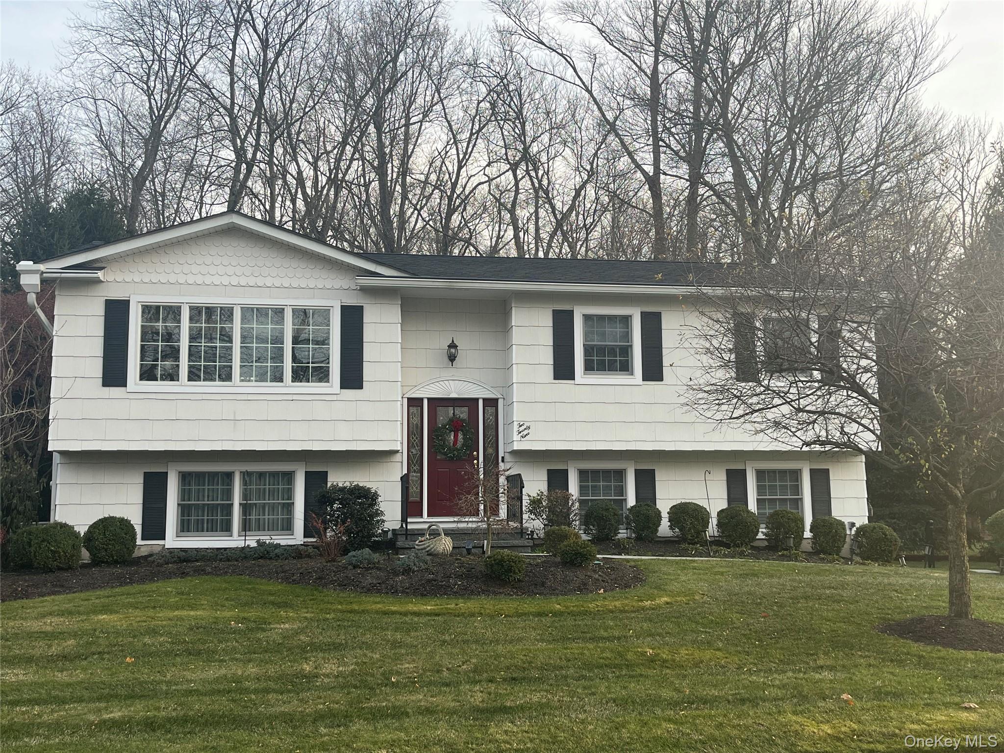 229 Betsy Ross Drive, Orangeburg, NY 10962