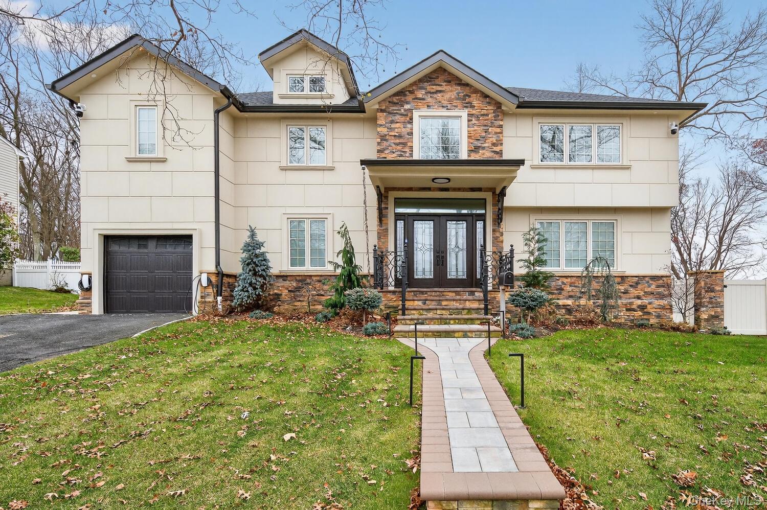 14 Woodland Drive, Old Bethpage, NY 11804