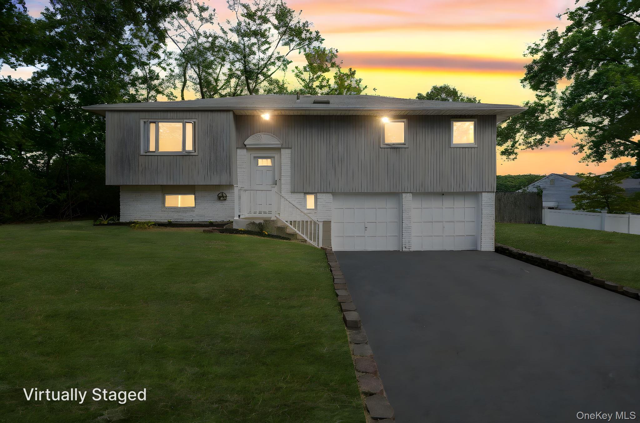 10 Elayne Court, Smithtown, NY 11787