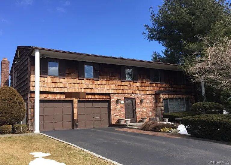 2 Joan Ct, Woodbury, NY 11797