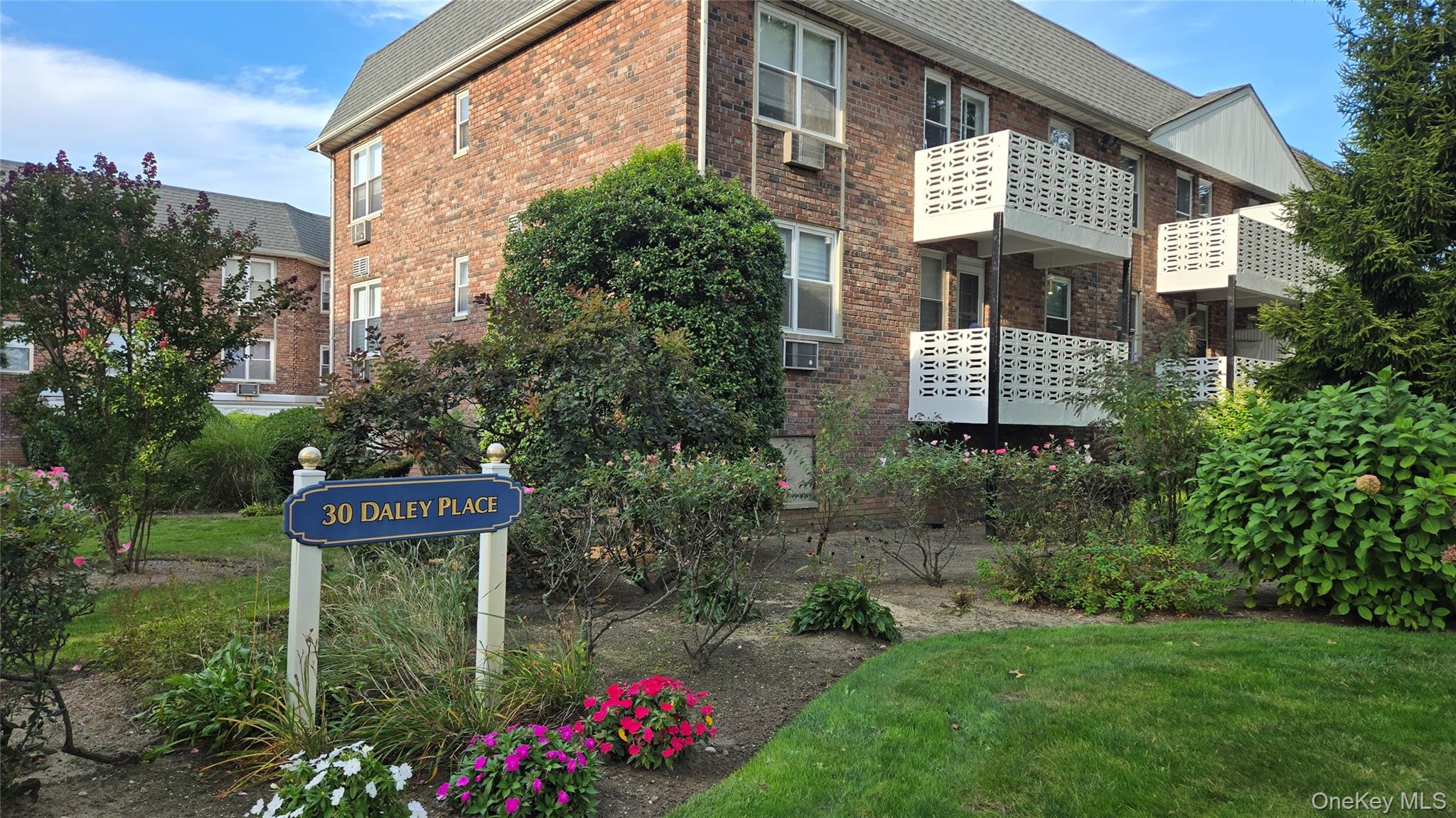 30 Daley Place # 146, Lynbrook, NY 11563