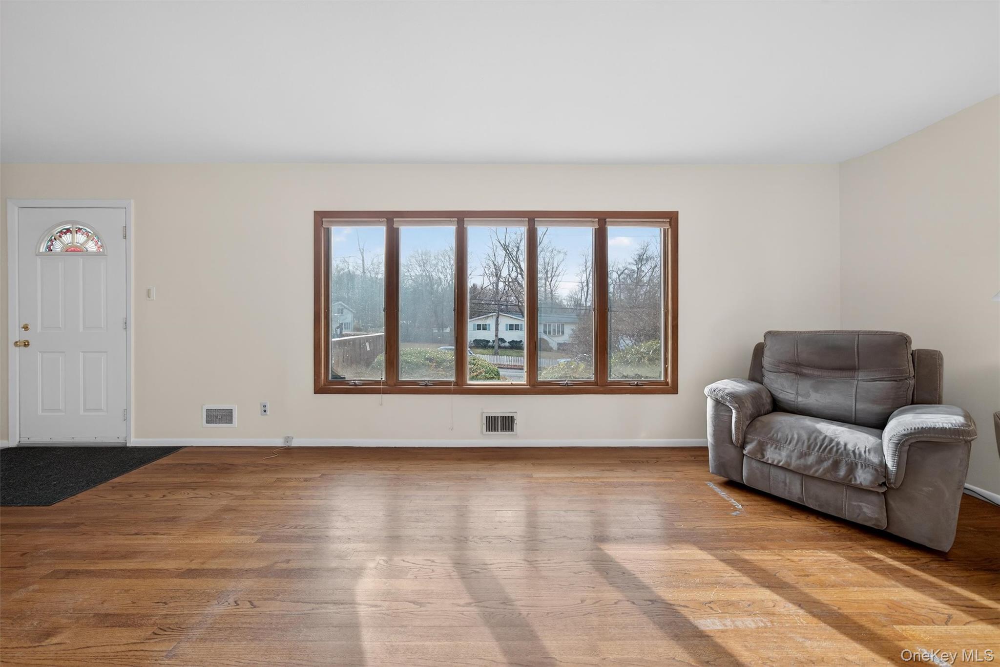 10 Fleetwood Avenue, Chestnut Ridge, NY 10977