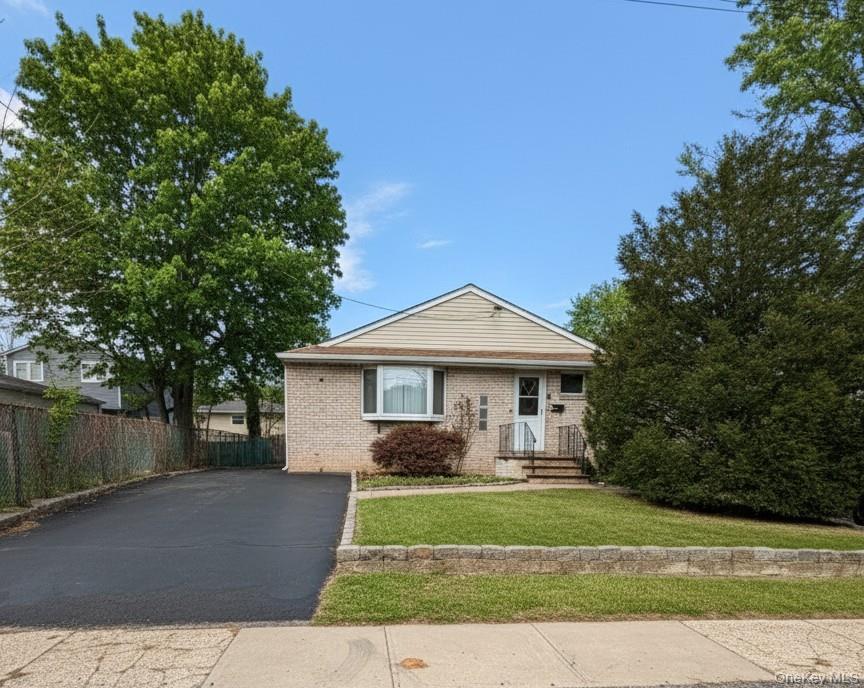 19 7th Street, Bayville, NY 11709