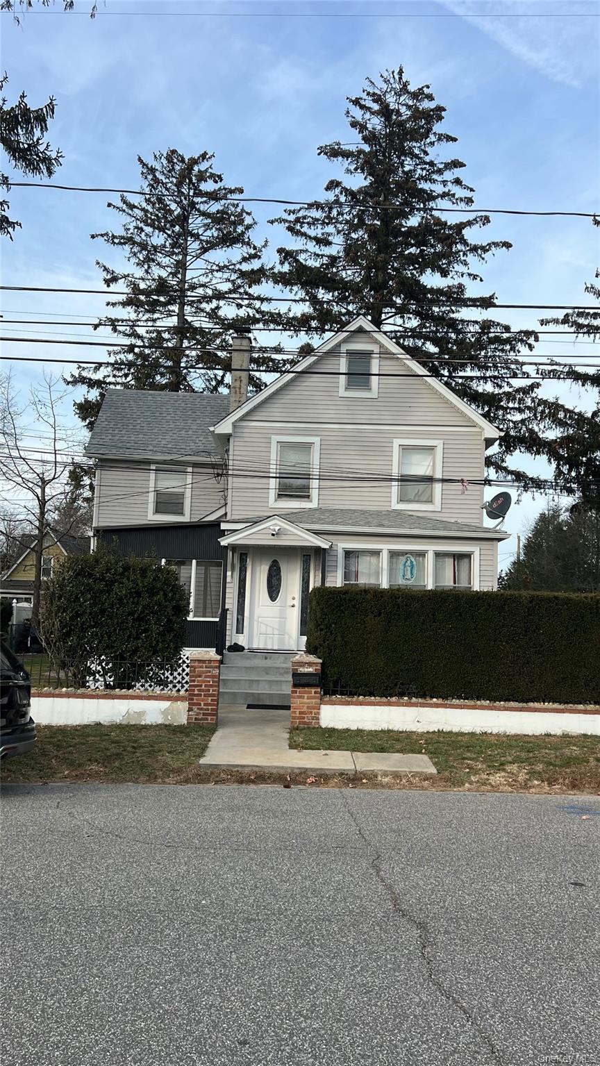 41 Stone Avenue, Babylon, NY 11703