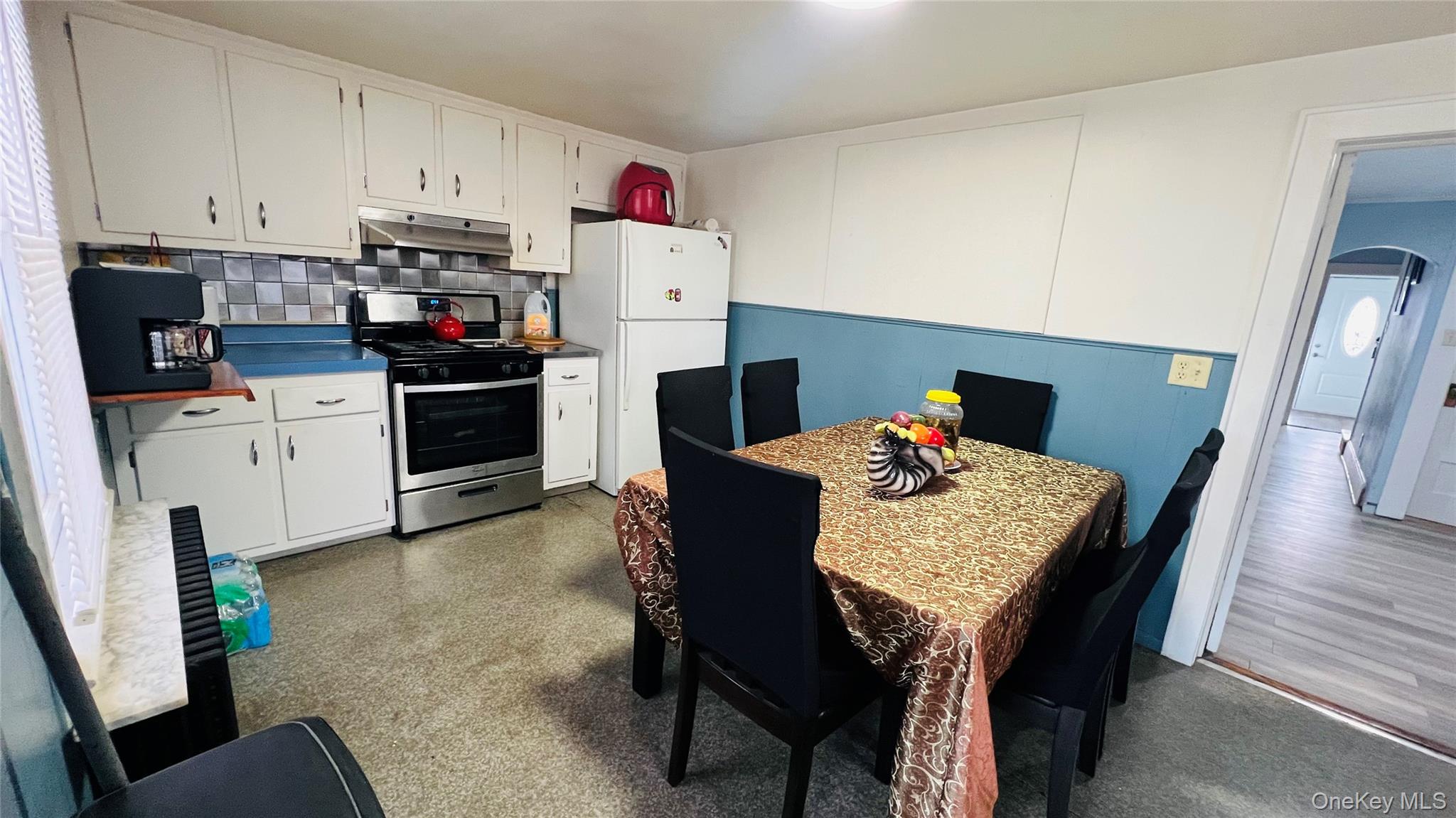 41 Stone Avenue, North Babylon, NY 11703