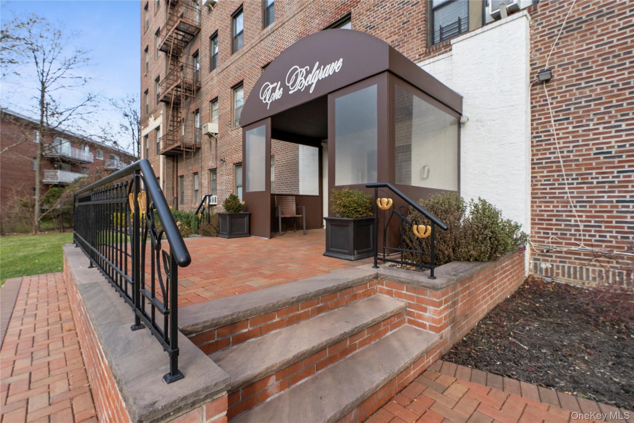 37 Brompton Road # 3D, Great Neck, NY 11022