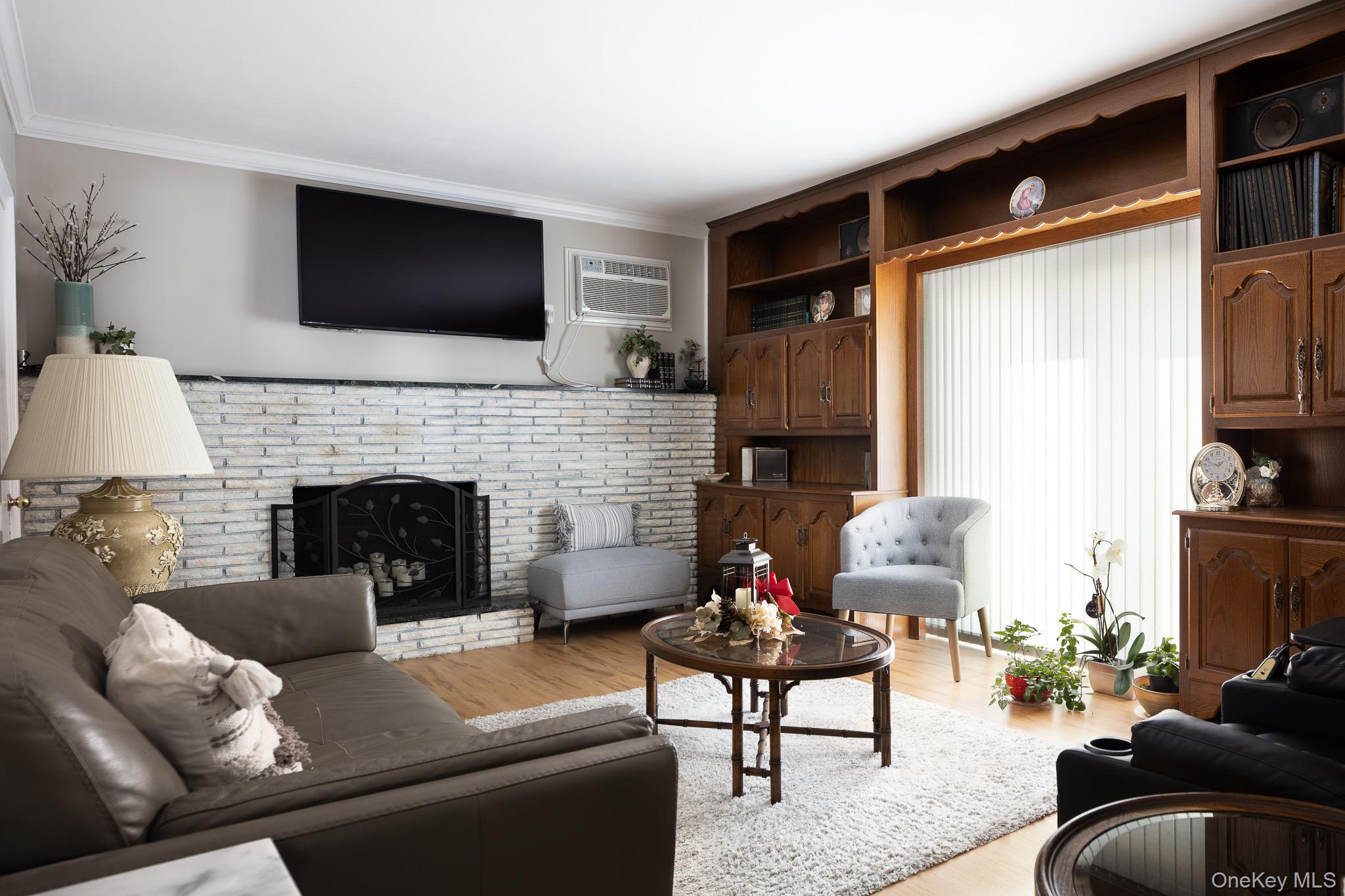 53 Tulipwood Dr, Commack, NY 11725