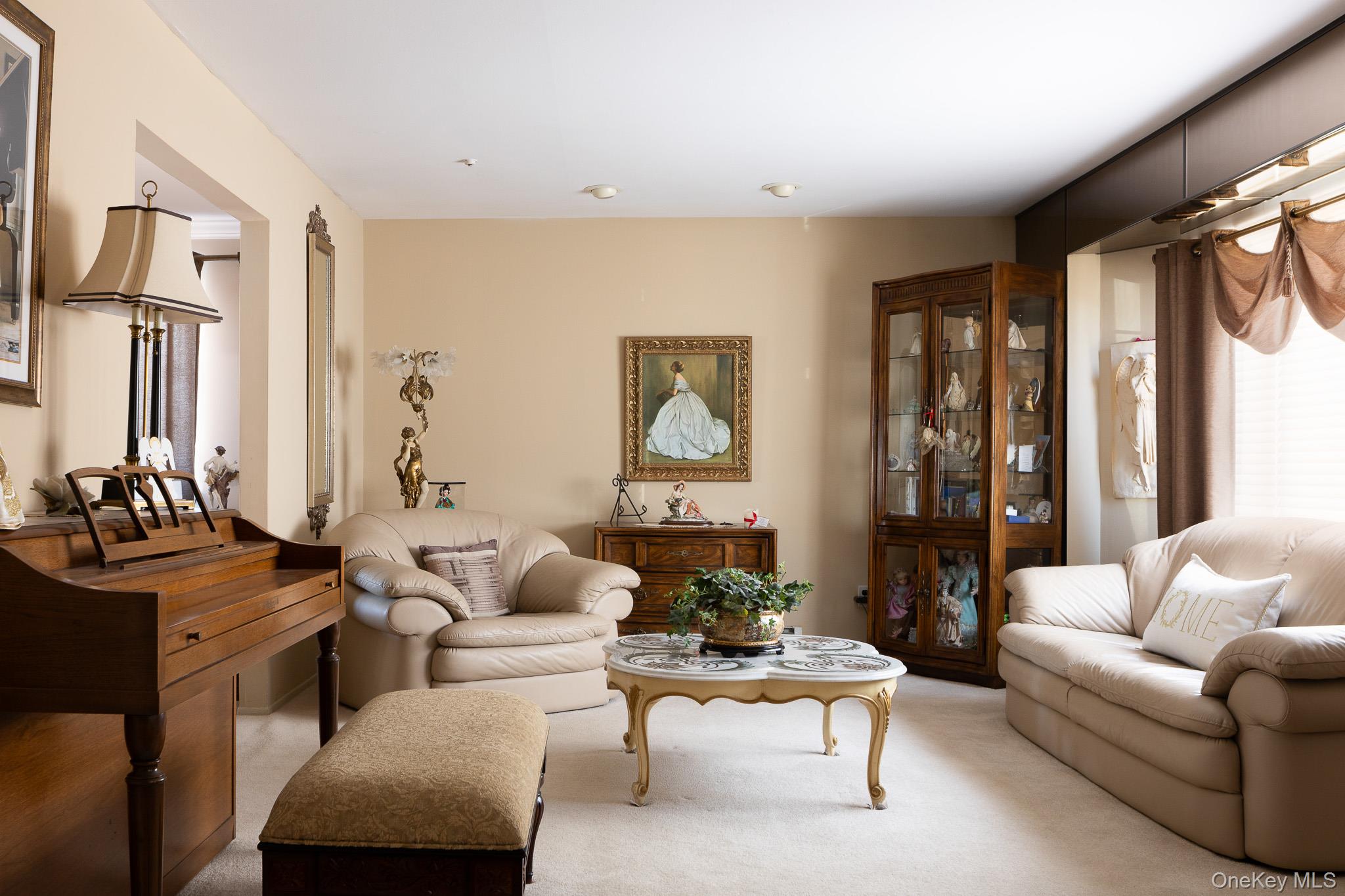 53 Tulipwood Dr, Commack, NY 11725