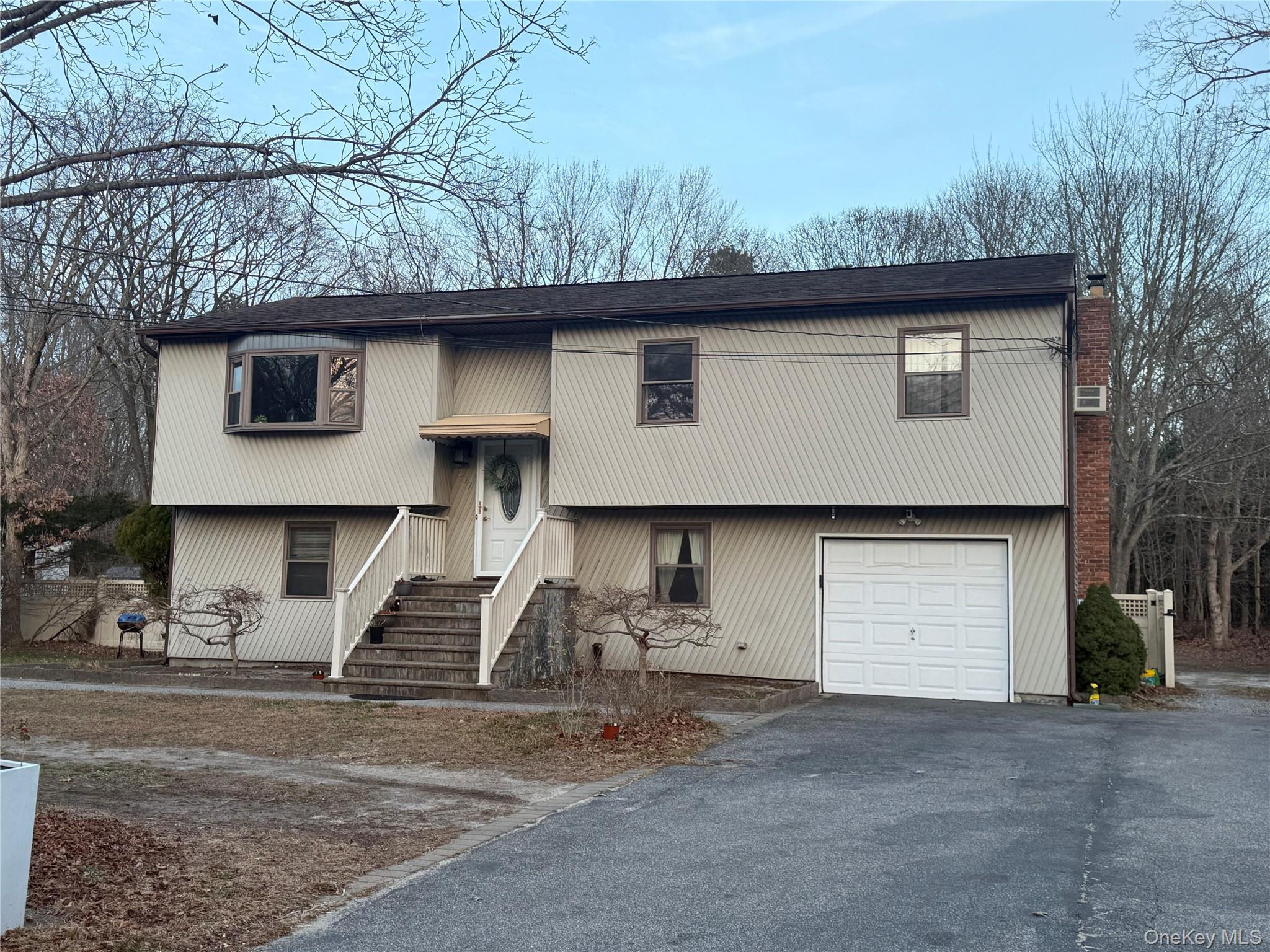 207 N Evergreen Drive, Selden, NY 11784