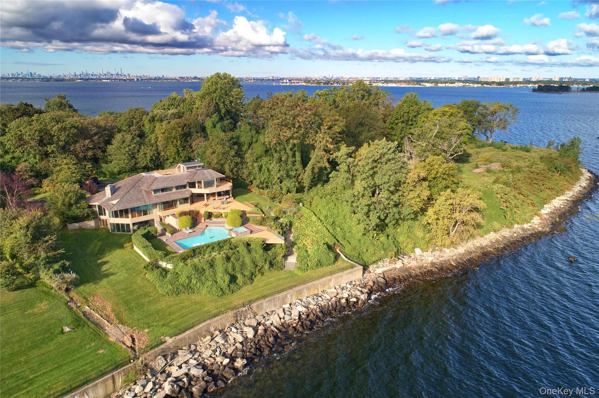 15 Gatsby Lane, Great Neck, NY 11024