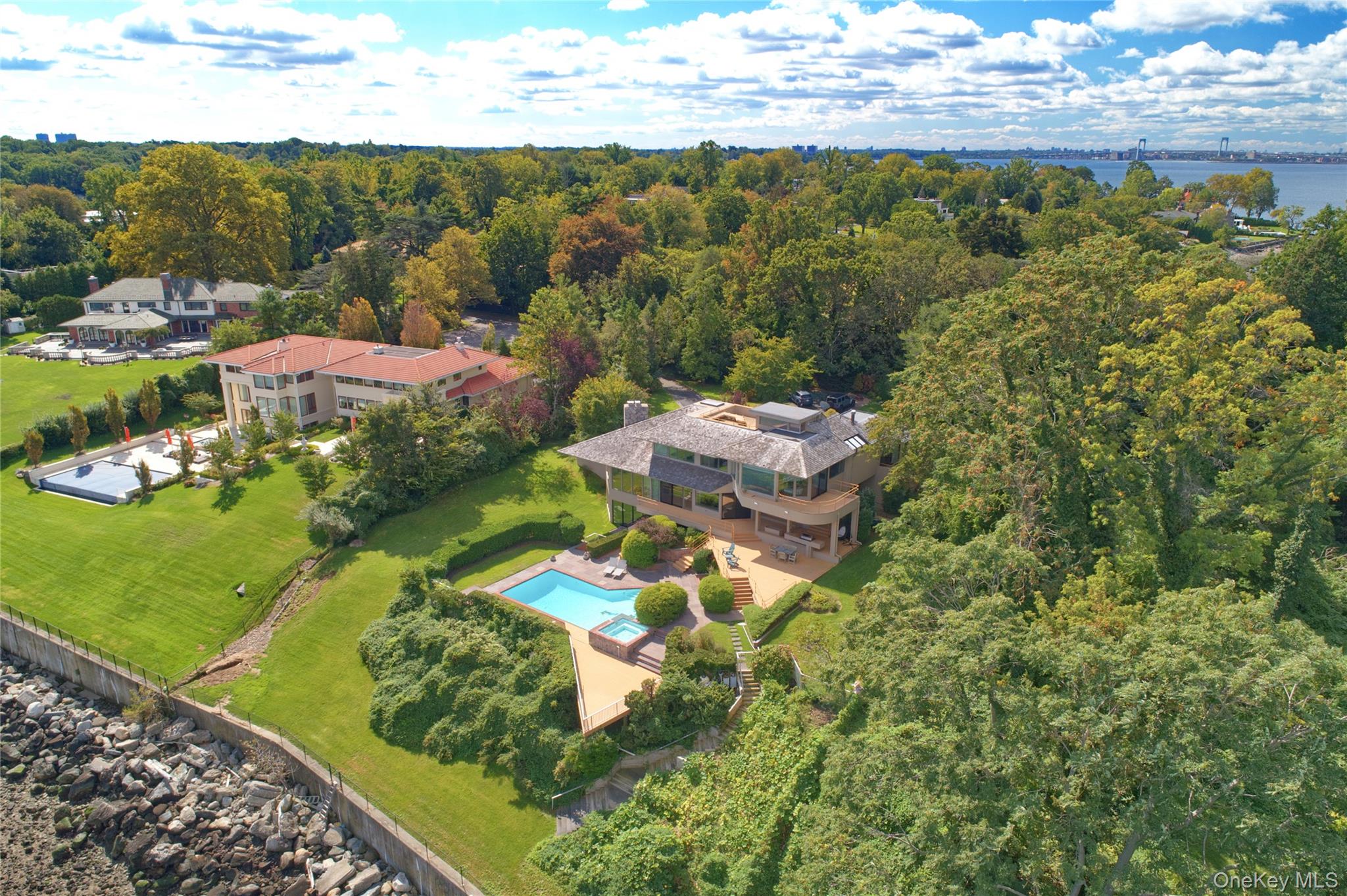 15 Gatsby Lane, Great Neck, NY 11024