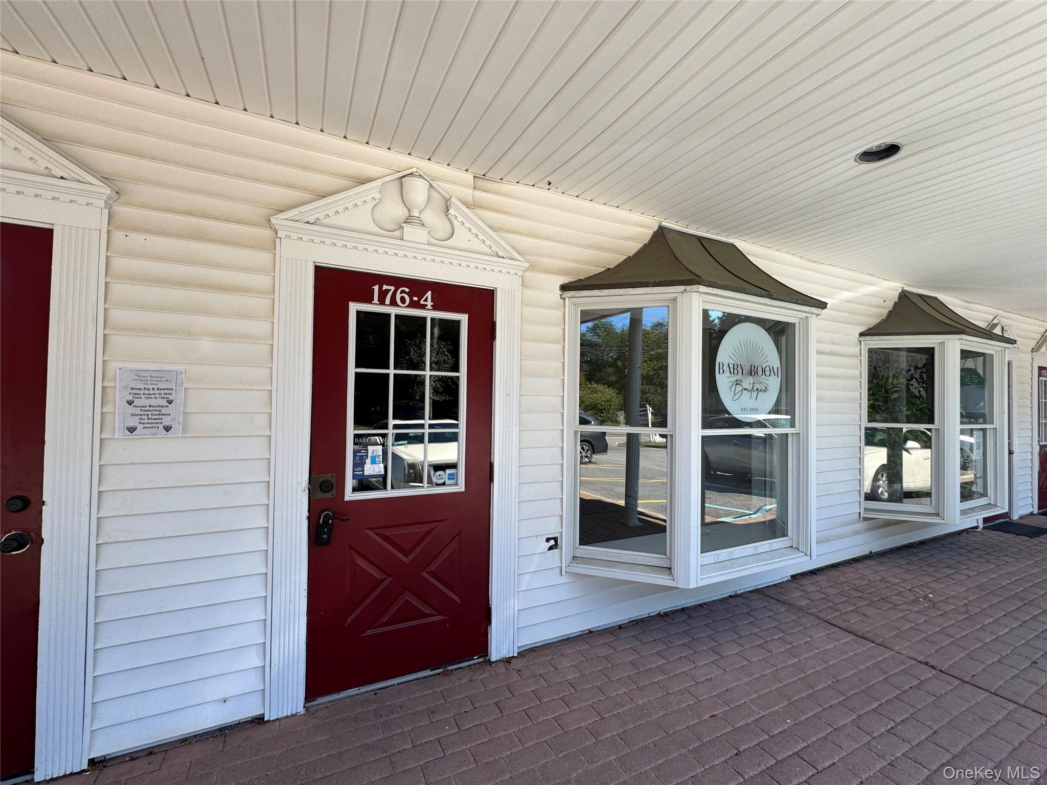 176 N Country Road # 4, Mount Sinai, NY 11766