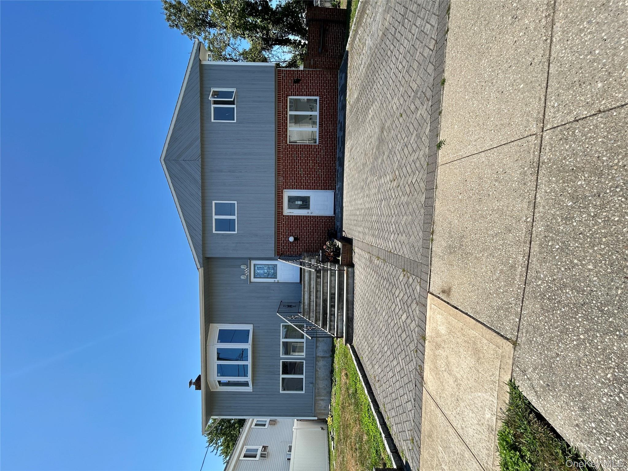 300 Branch Avenue, Freeport, NY 11520