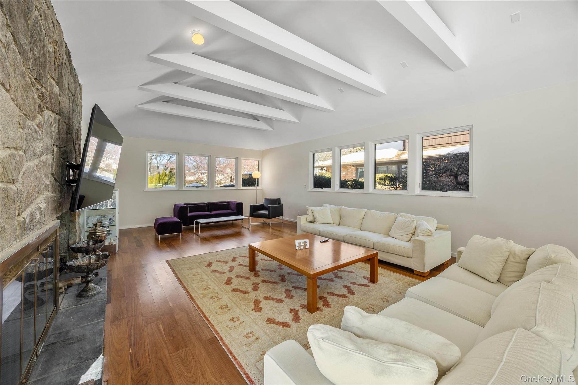 20 Henhawk Road, Great Neck, NY 11024