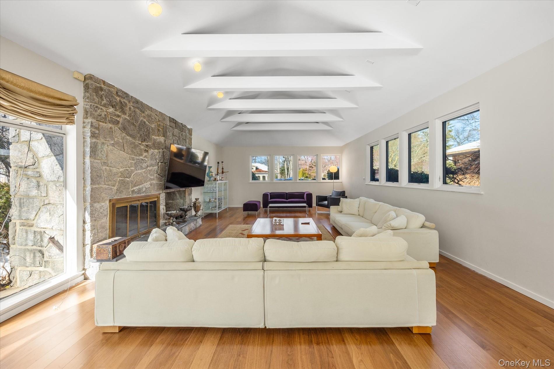 20 Henhawk Road, Great Neck, NY 11024