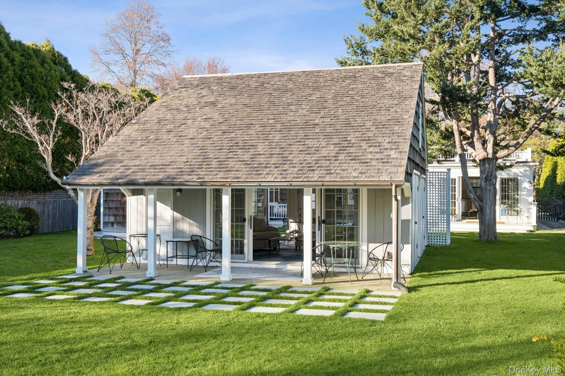 94 Post Lane, Southampton, NY 11968