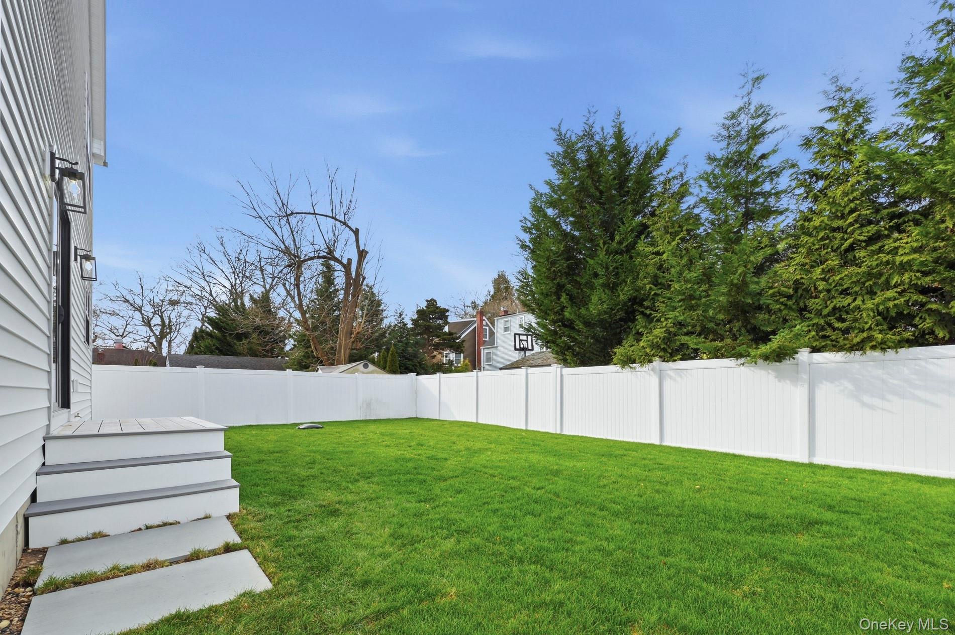 5 Ketcham Place, Melville, NY 11747