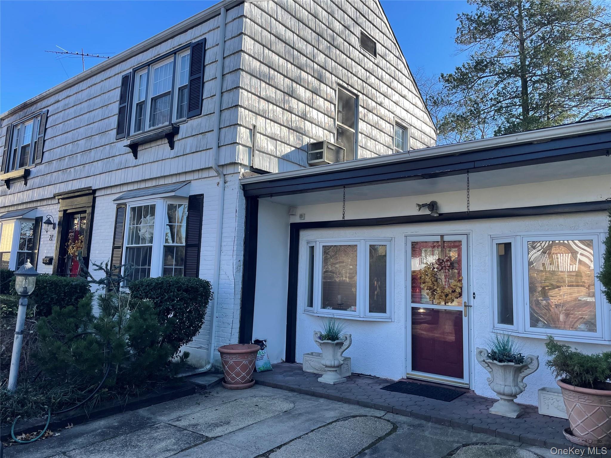 27 Birch Lane, Valley Stream, NY 11581