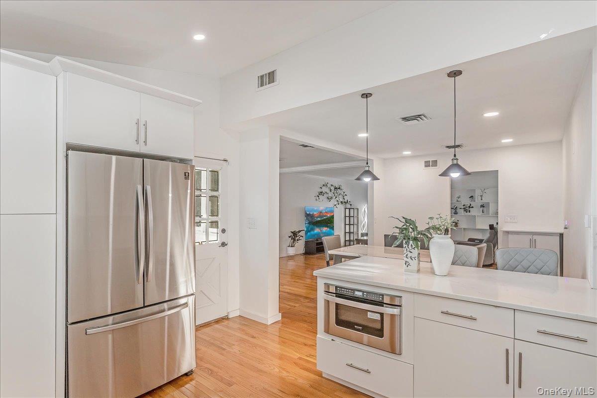 93 Searingtown Road, Albertson, NY 11507