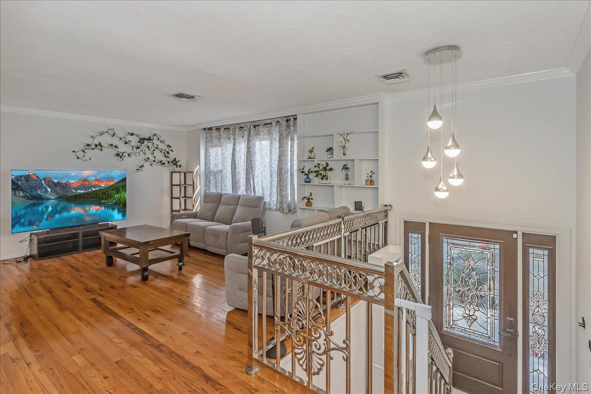 93 Searingtown Road, Albertson, NY 11507