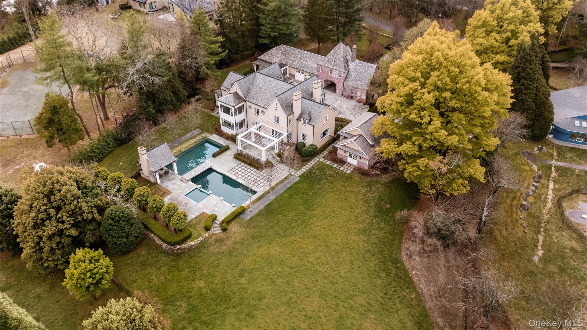 8 Serenite Lane, Muttontown, NY 11791