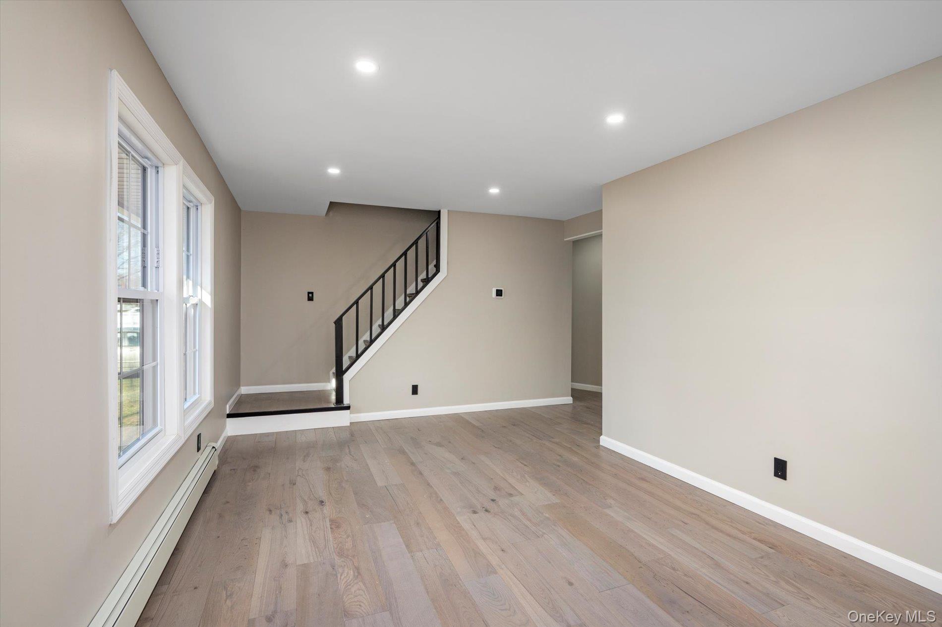 41 Embargo Place, North Babylon, NY 11703