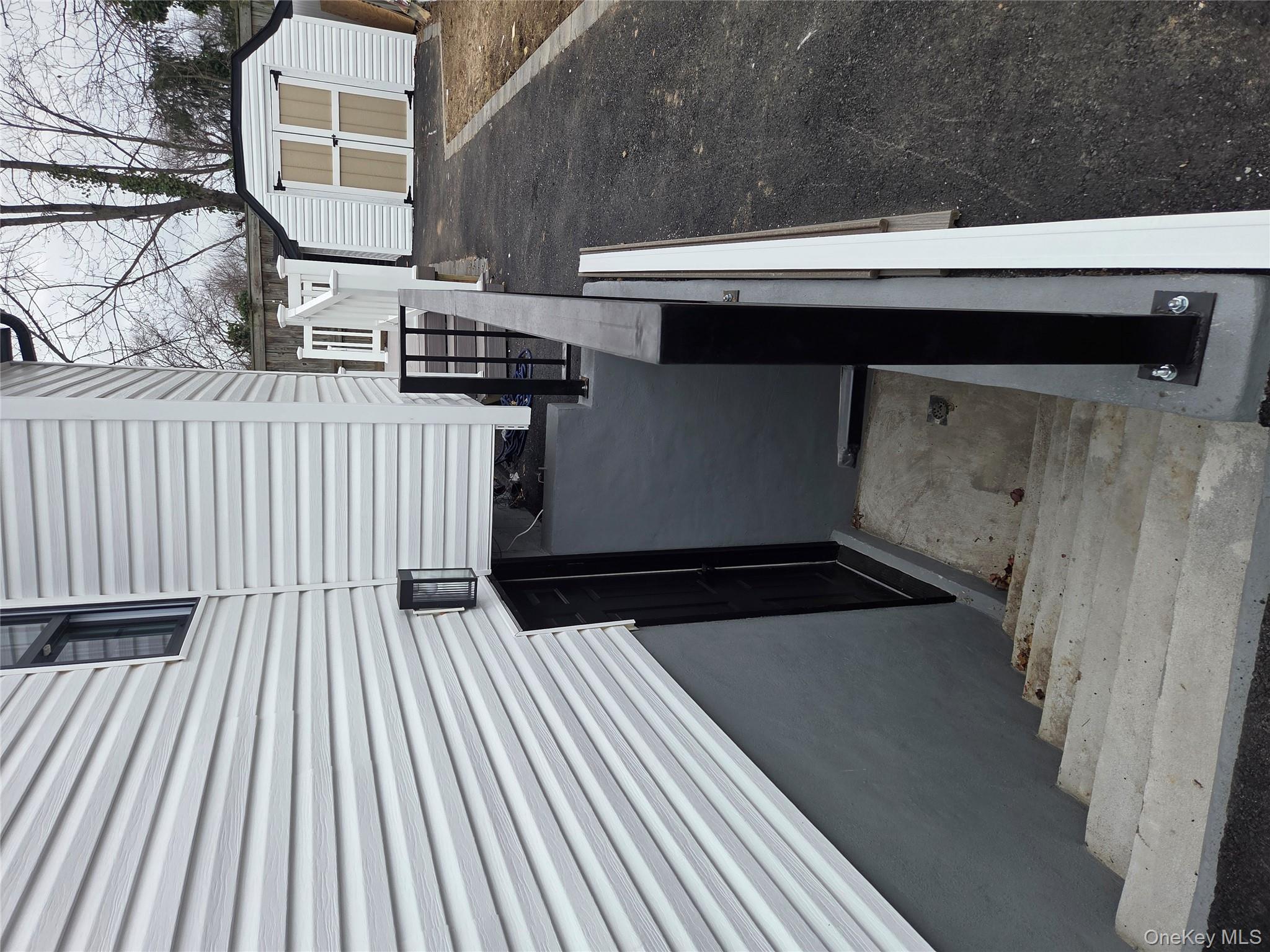 41 Embargo Place, North Babylon, NY 11703