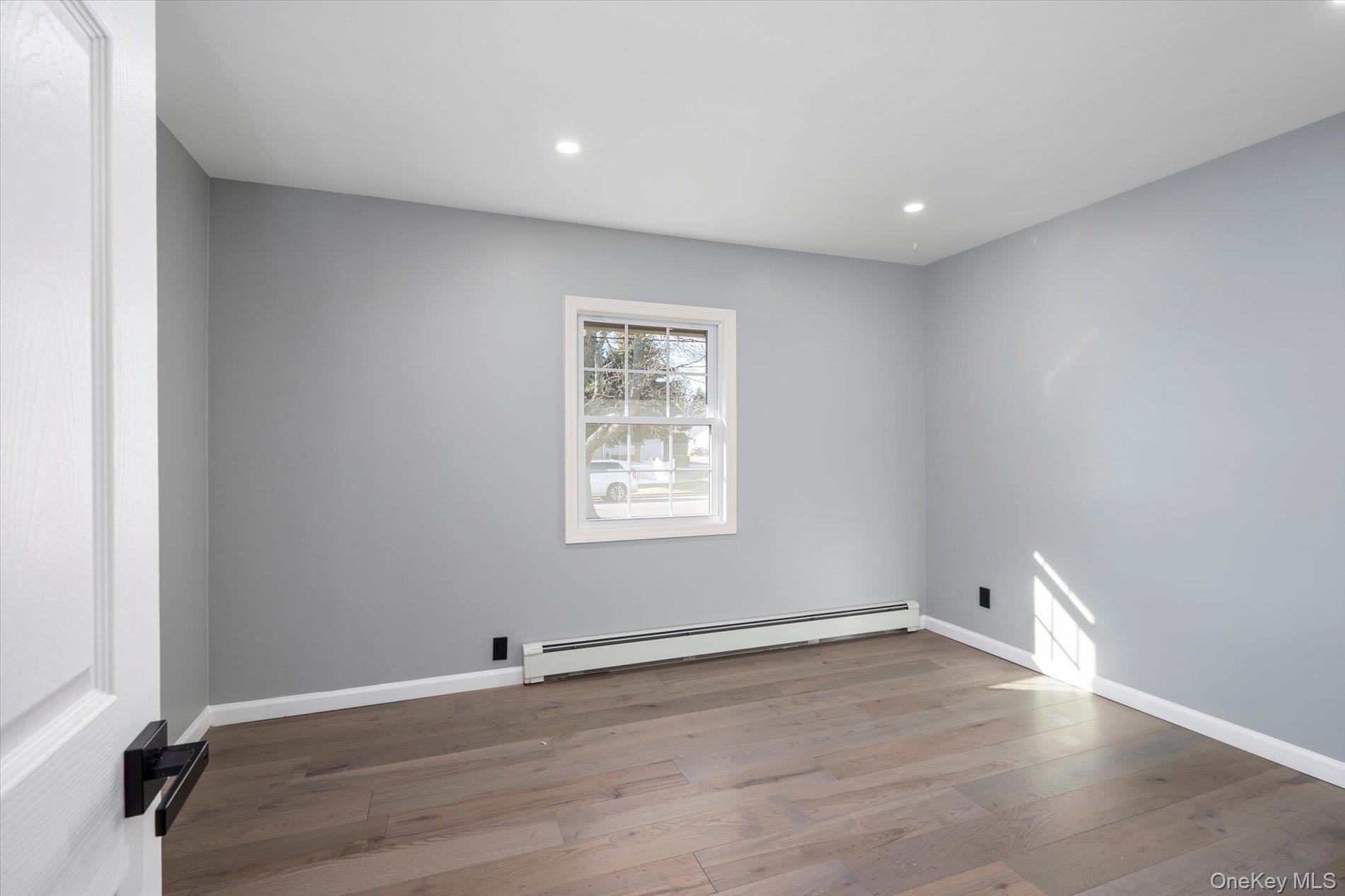 41 Embargo Place, North Babylon, NY 11703