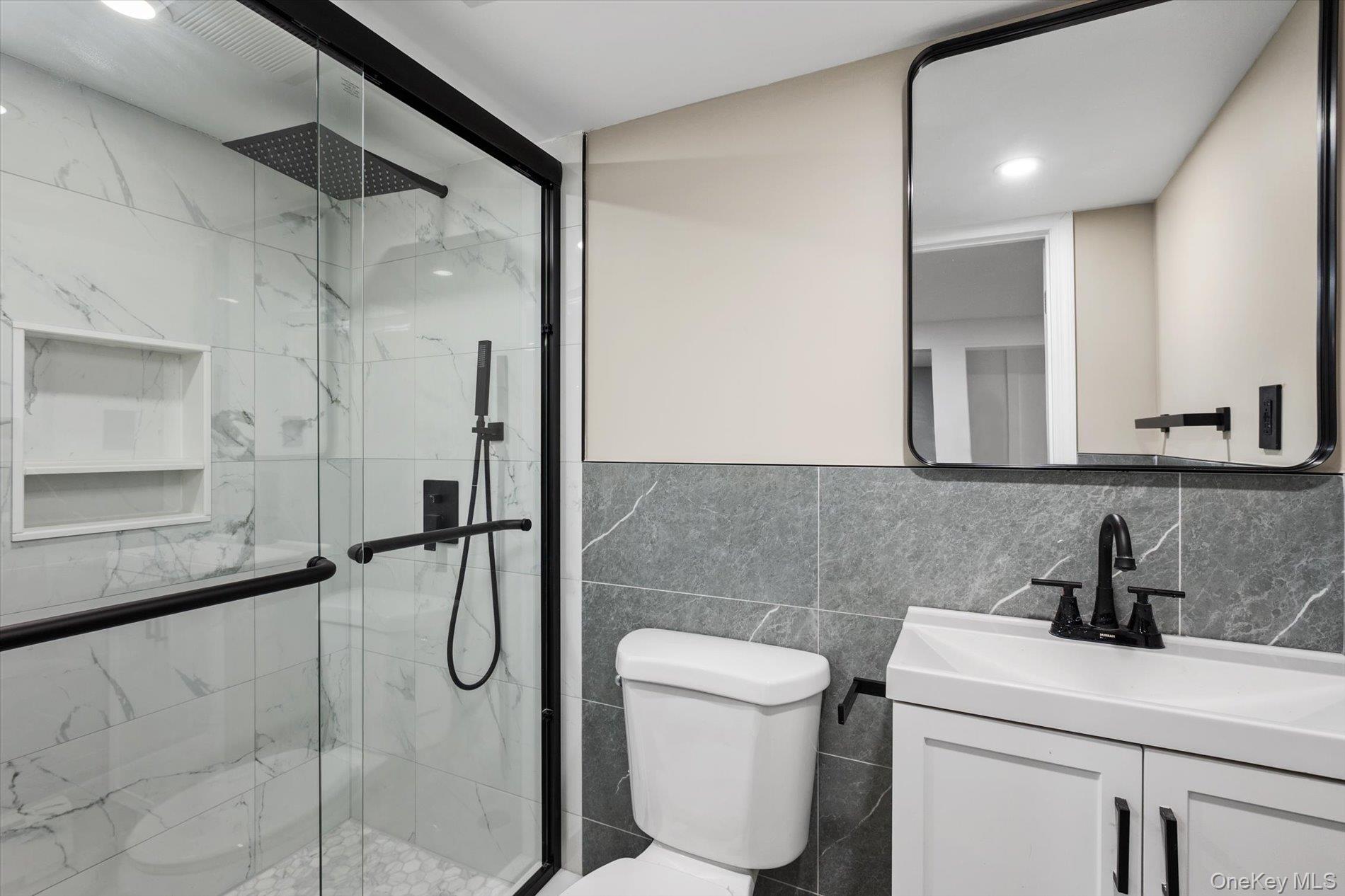 41 Embargo Place, North Babylon, NY 11703